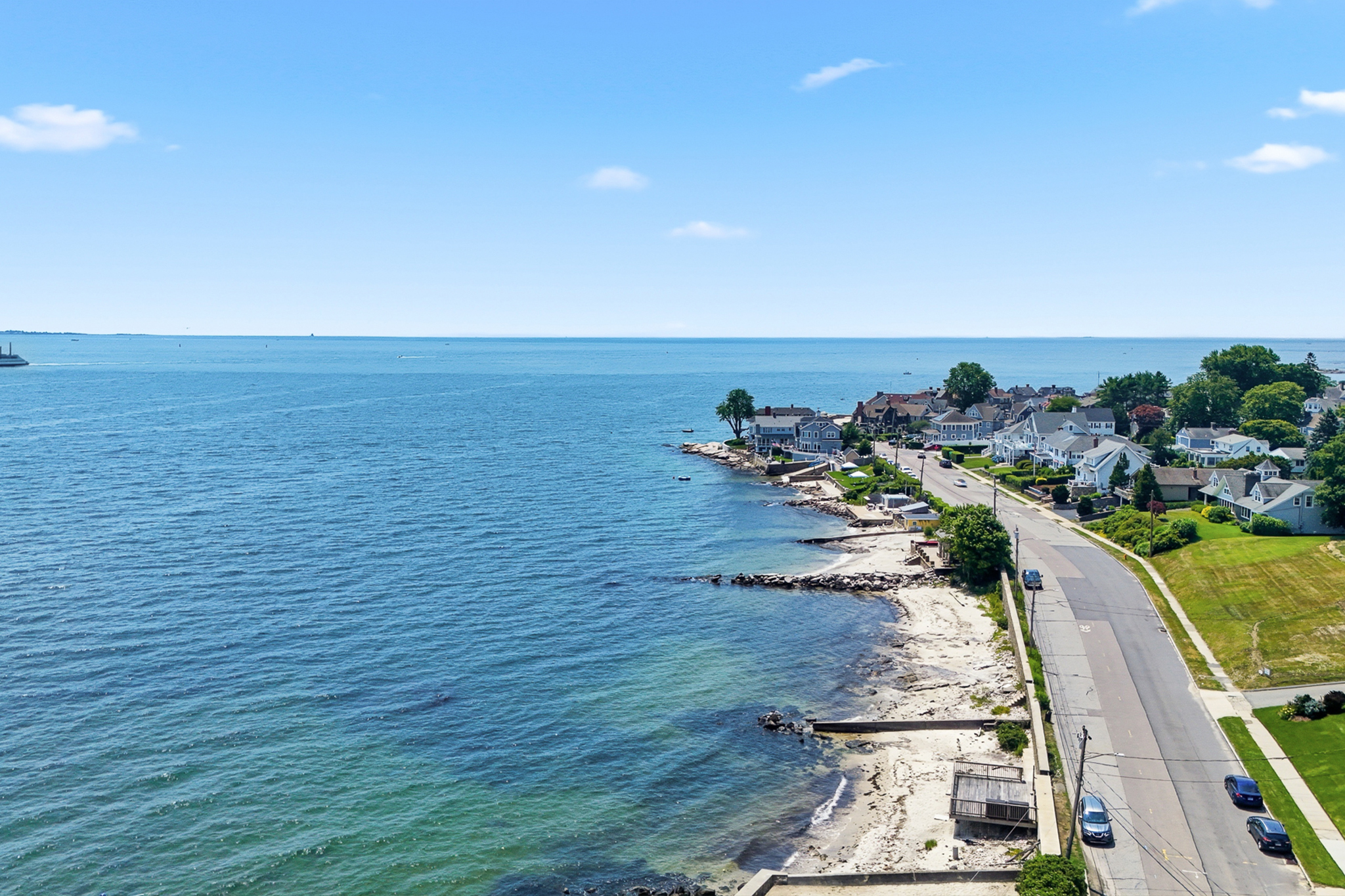  Experience sophisticated waterfront living along the shoreline. - 物件實景