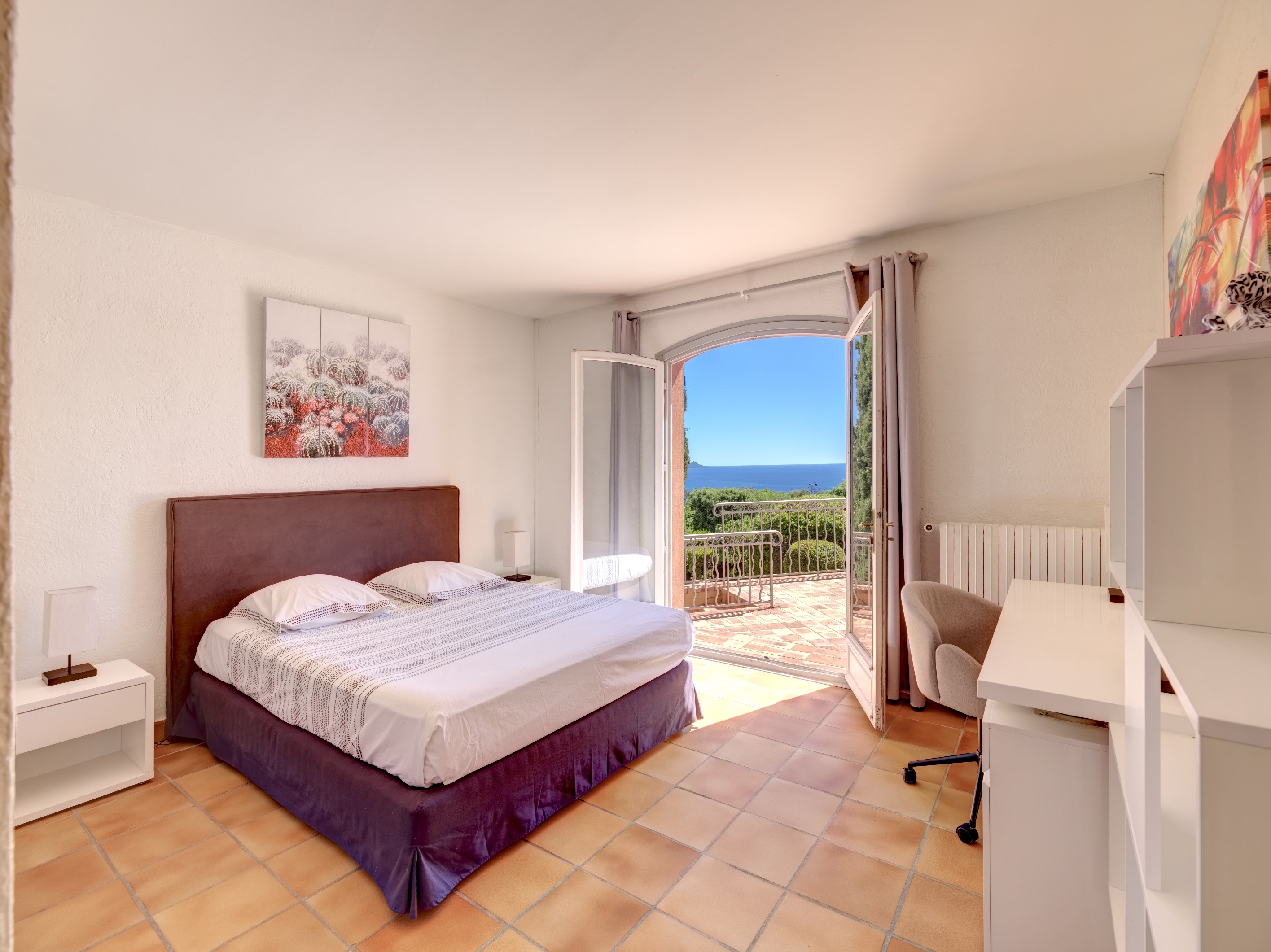  Sea-view Provençal villa: 1,500 m² plot with pool, in a residential area close … - 物件實景