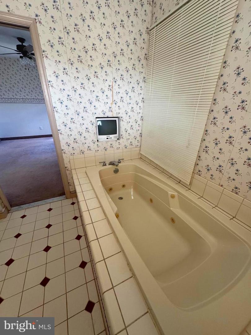 MAPLE SHADE, New Jersey, 08052, United States, 3 Bedrooms Bedrooms, ,3 BathroomsBathrooms,Residential,For Sale,1985694