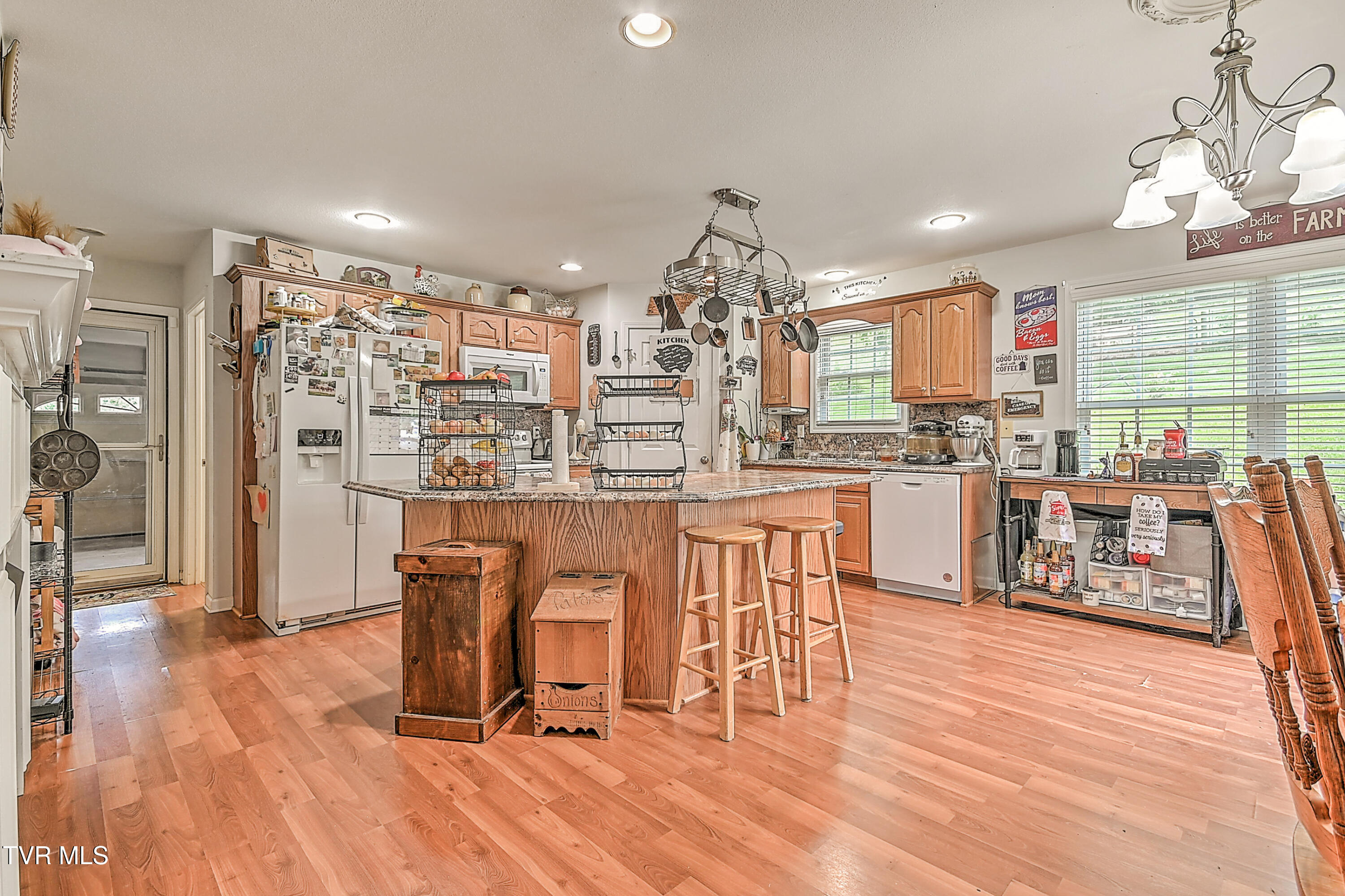 Chuckey, Tennessee, 37641, United States, 3 Bedrooms Bedrooms, ,2 BathroomsBathrooms,Residential,For Sale,1872161