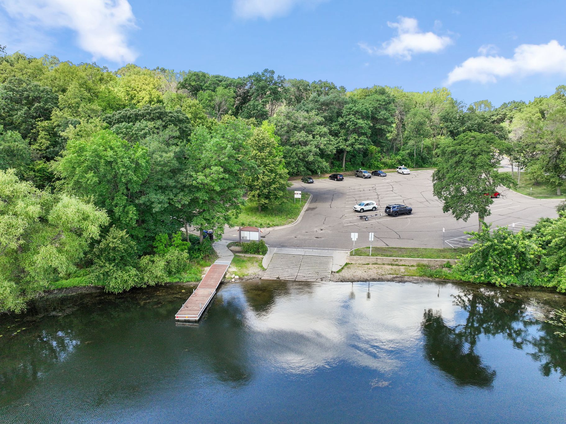 Exceptional Crystal Lake Retreat with Expansive Lakefront Living - 物件實景