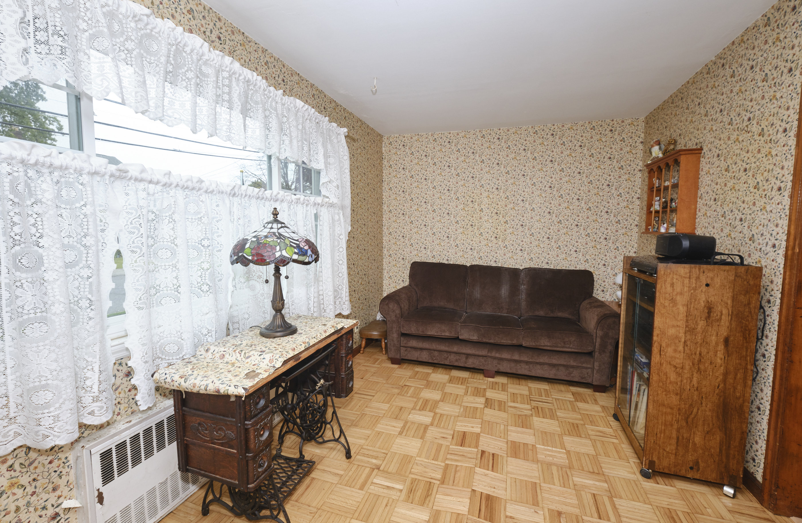 Floral Park, New York, 11001, United States, 3 Bedrooms Bedrooms, ,2 BathroomsBathrooms,Residential,For Sale,1974847