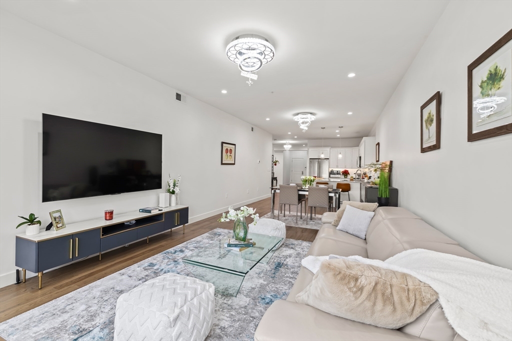 Braintree, Massachusetts, 02184, United States, 2 Bedrooms Bedrooms, ,2 BathroomsBathrooms,Residential,For Sale,2003419