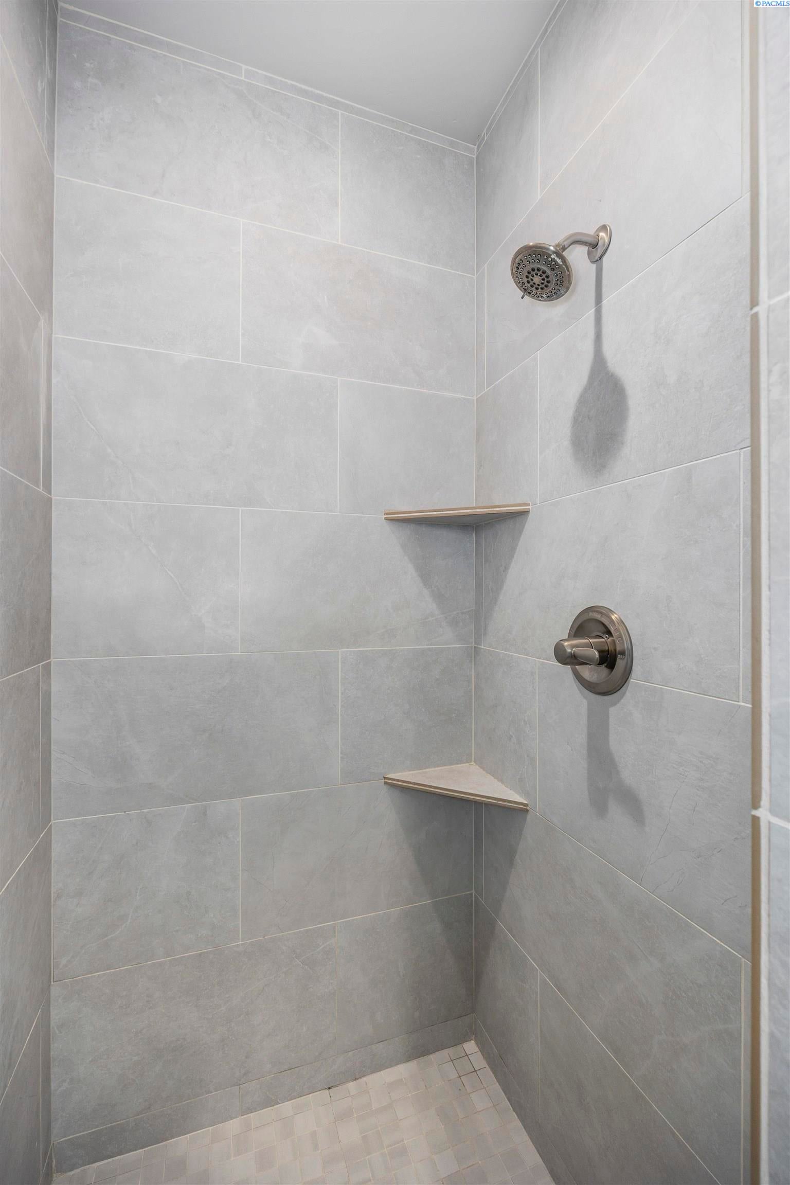 Kennewick, Washington, 99338, United States, 4 Bedrooms Bedrooms, ,3 BathroomsBathrooms,Residential,For Sale,1977201