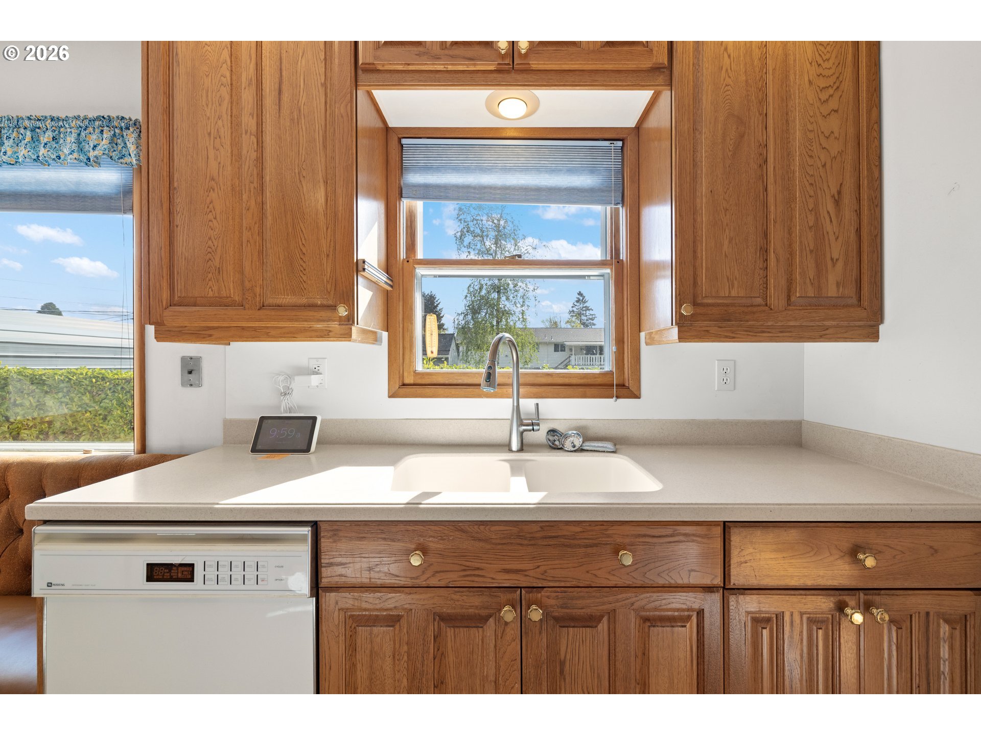 Portland, Oregon, 97230, United States, 3 Bedrooms Bedrooms, ,2 BathroomsBathrooms,Residential,For Sale,2040428