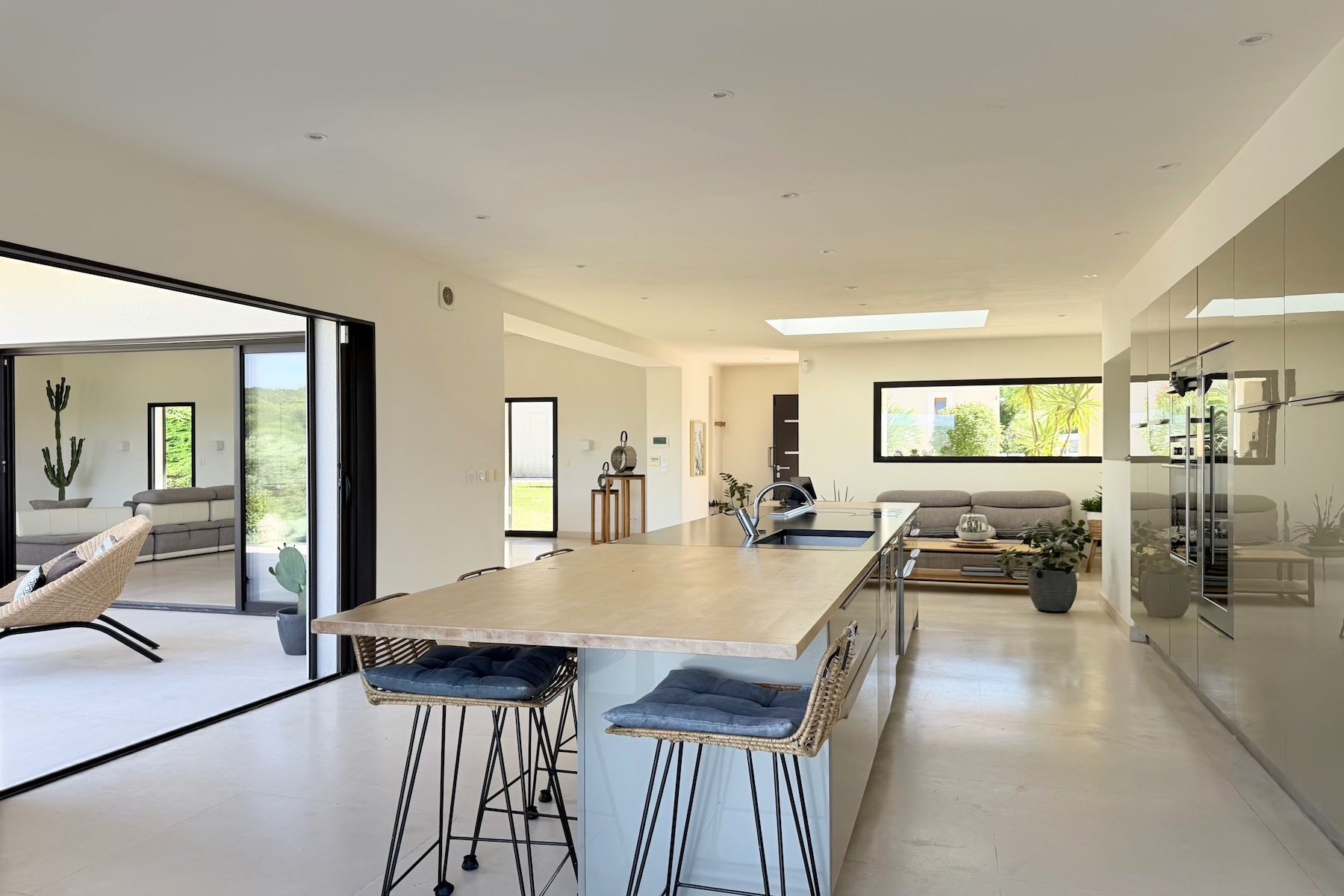  Elegant contemporary villa in the heart of the vineyards, 20 minutes from Uzès,… - 物件實景