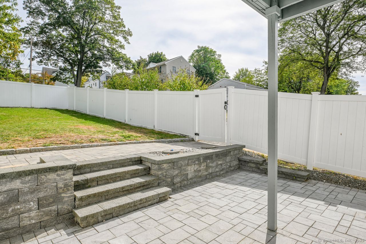 Wallingford, Connecticut, 06492, United States, 6 Bedrooms Bedrooms, ,4 BathroomsBathrooms,Residential,For Sale,1989730