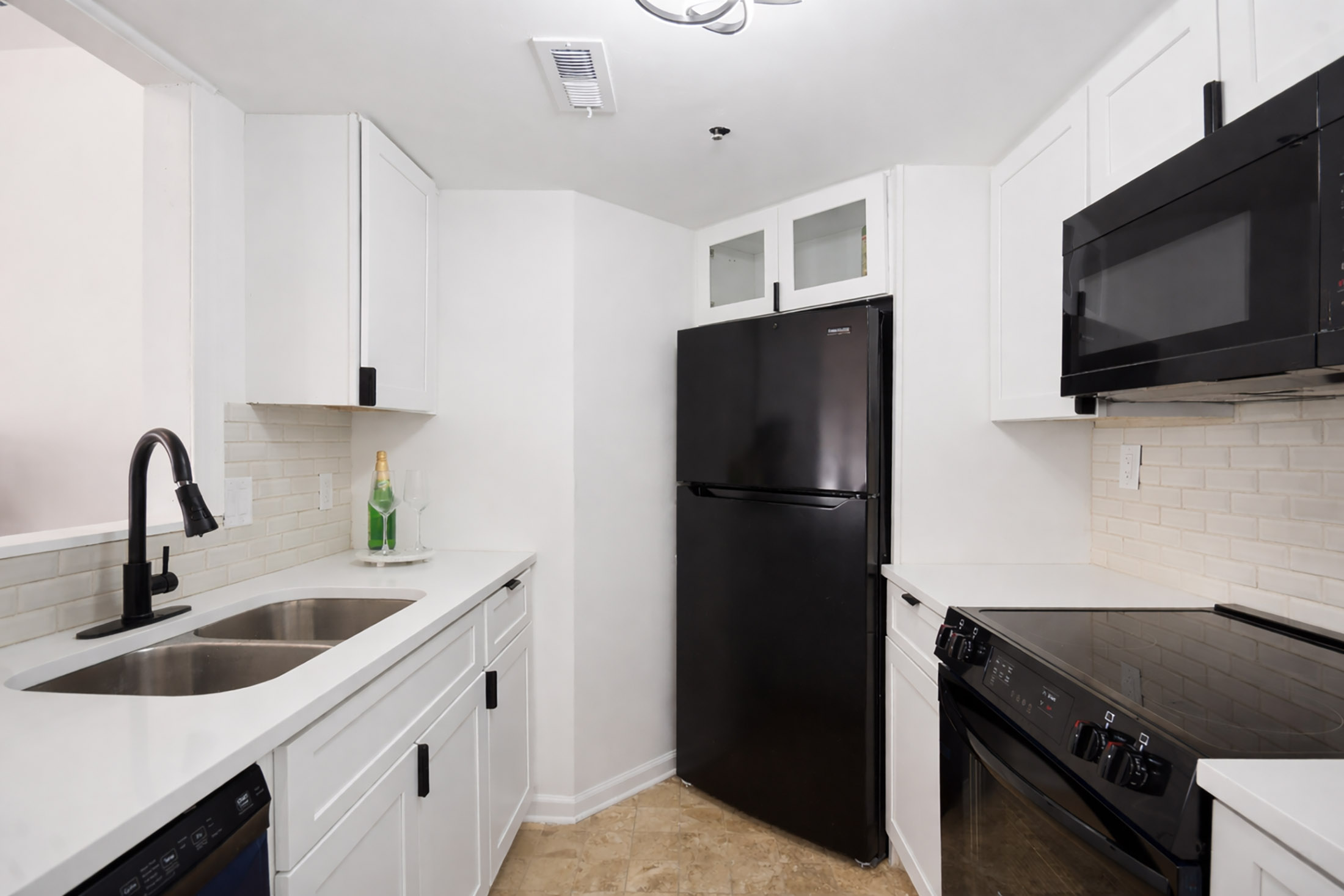  Stunning Designer-renovated Condo Minutes from Atlanta