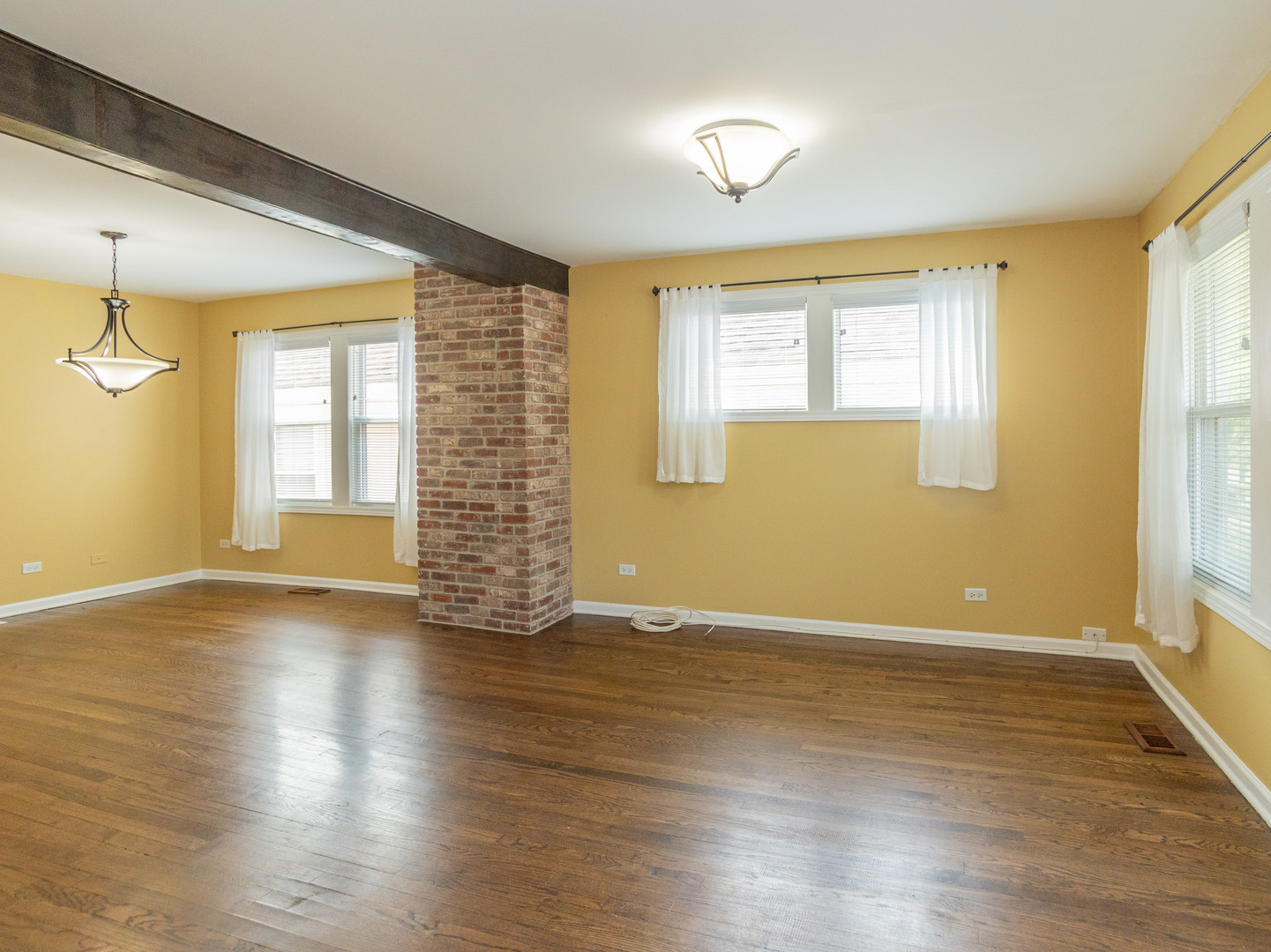 Evanston, Illinois, 60201, United States, 5 Bedrooms Bedrooms, ,3 BathroomsBathrooms,Residential,For Sale,1908877