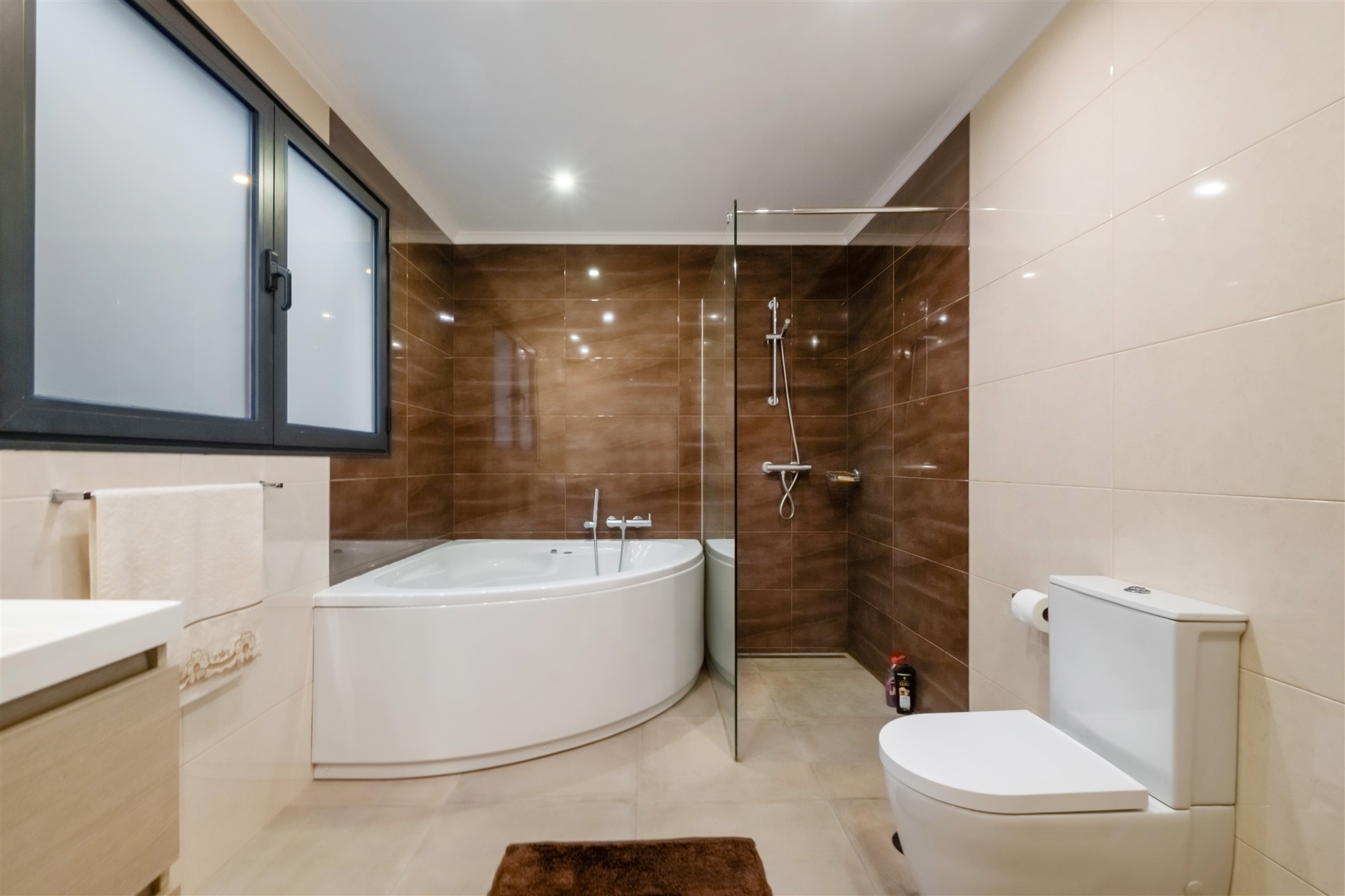  House, 6 bedrooms, for Sale - 物件實景