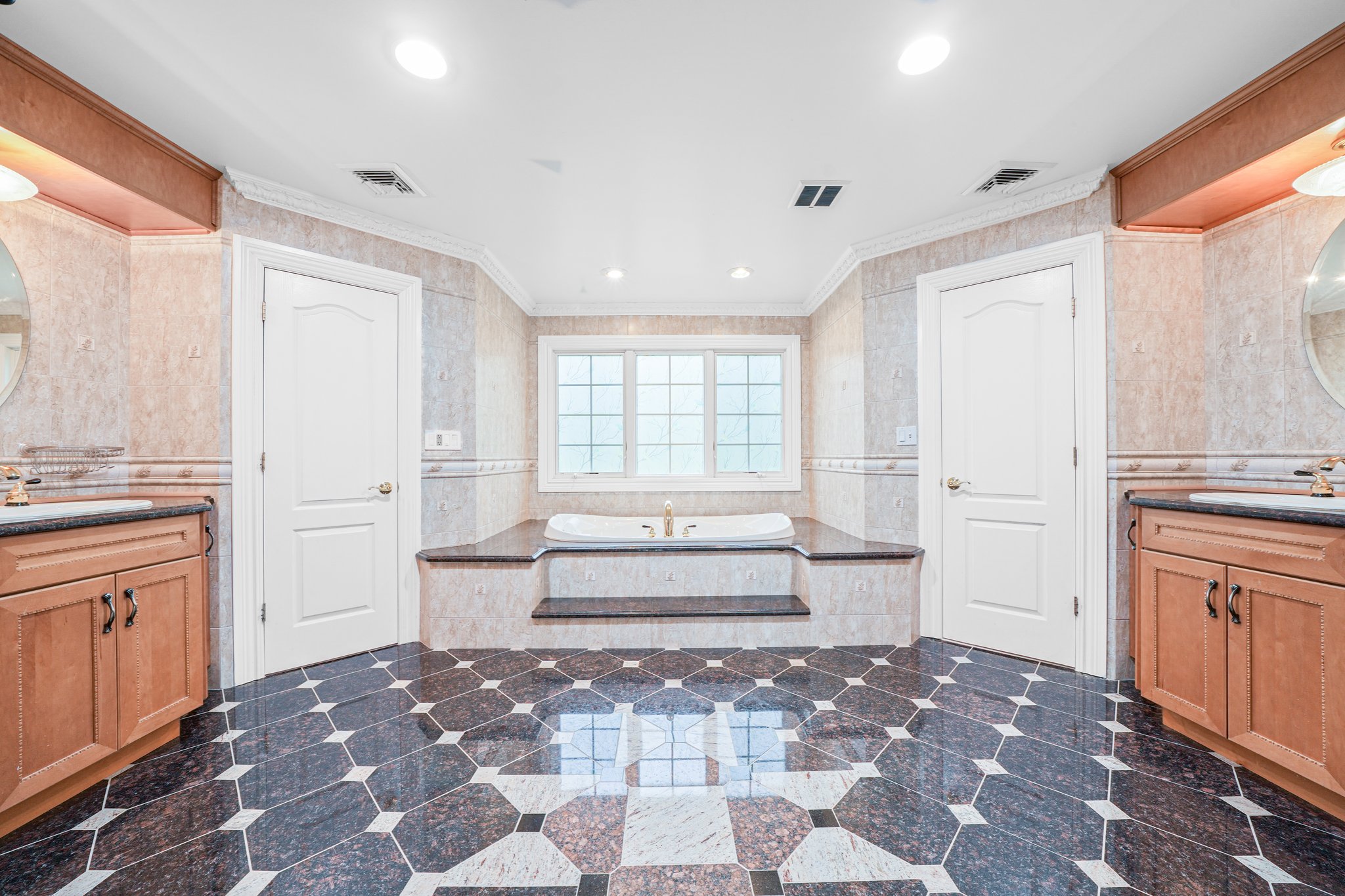 Kinnelon, New Jersey, 07405, United States, 6 Bedrooms Bedrooms, ,5 BathroomsBathrooms,Residential,For Sale,1983077