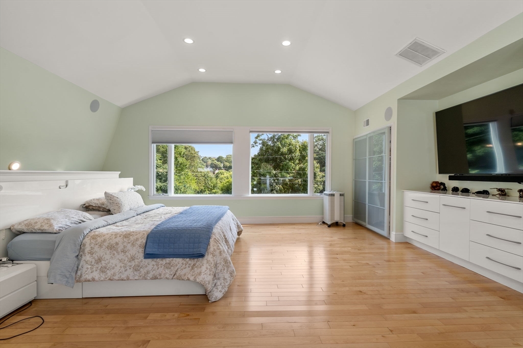 Needham, Massachusetts, 02494, United States, 4 Bedrooms Bedrooms, ,6 BathroomsBathrooms,Residential,For Sale,1995661