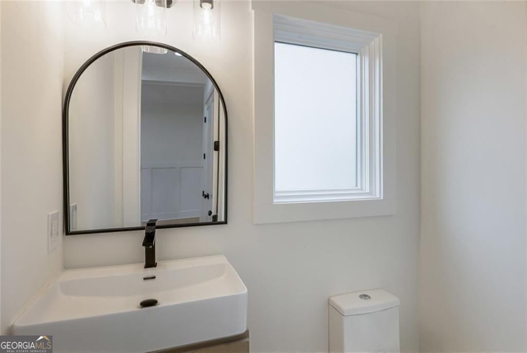 Avondale Estates, Georgia, 30002, United States, 5 Bedrooms Bedrooms, ,5 BathroomsBathrooms,Residential,For Sale,1904191