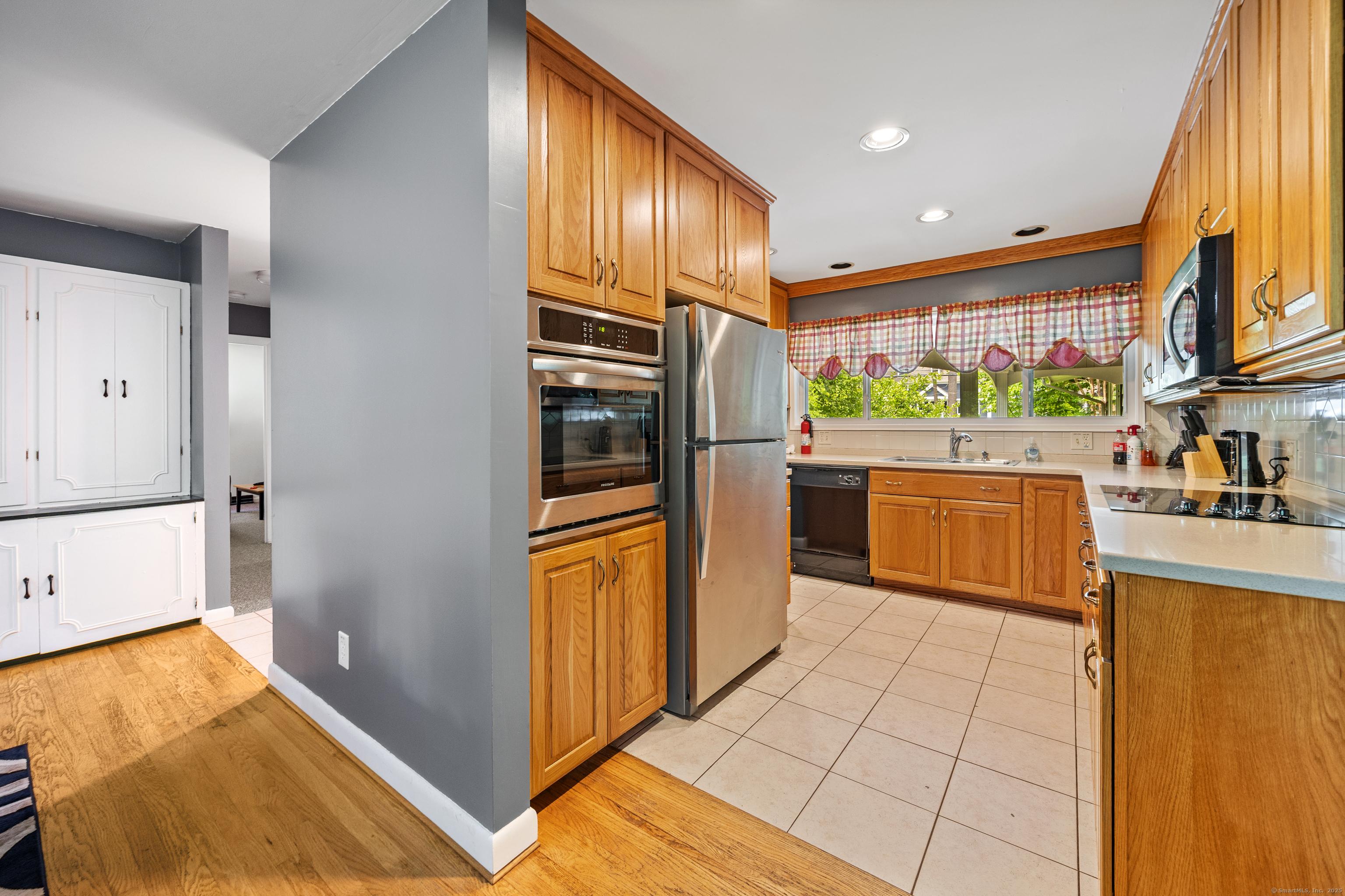 Avon, Connecticut, 06001, United States, 5 Bedrooms Bedrooms, ,3 BathroomsBathrooms,Residential,For Sale,1920498
