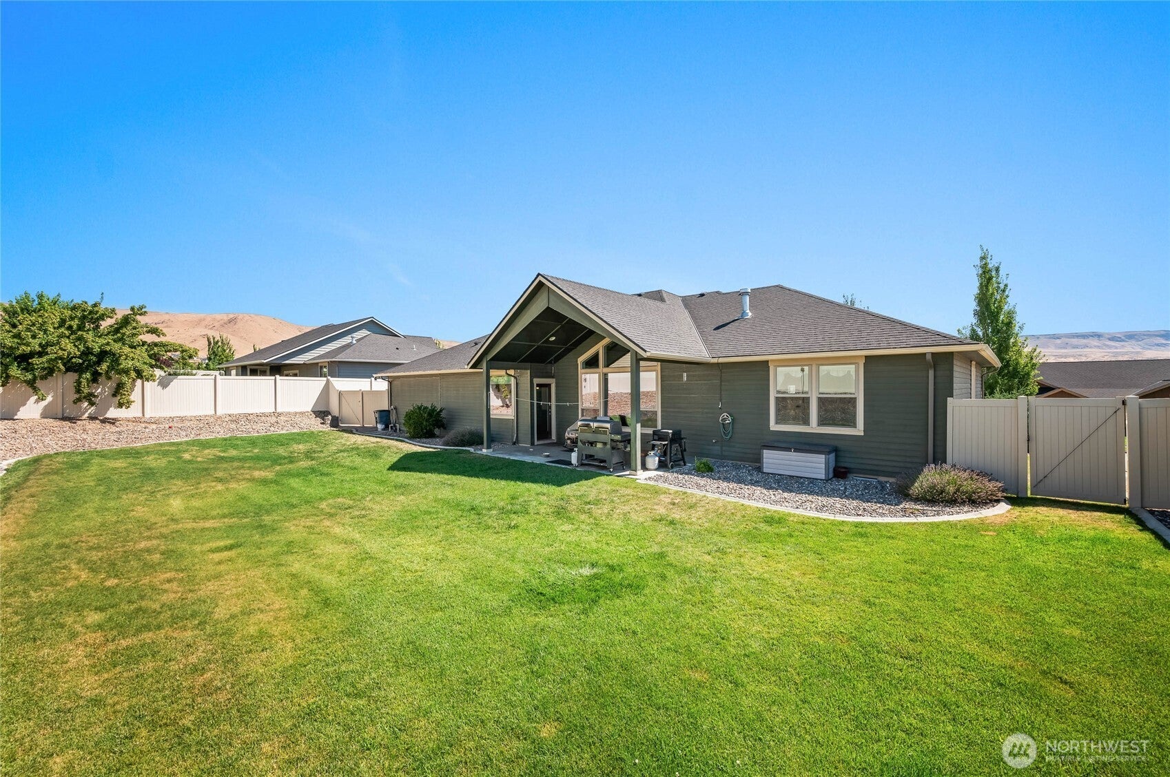 Wenatchee, Washington, 98801, United States, 3 Bedrooms Bedrooms, ,2 BathroomsBathrooms,Residential,For Sale,1892856
