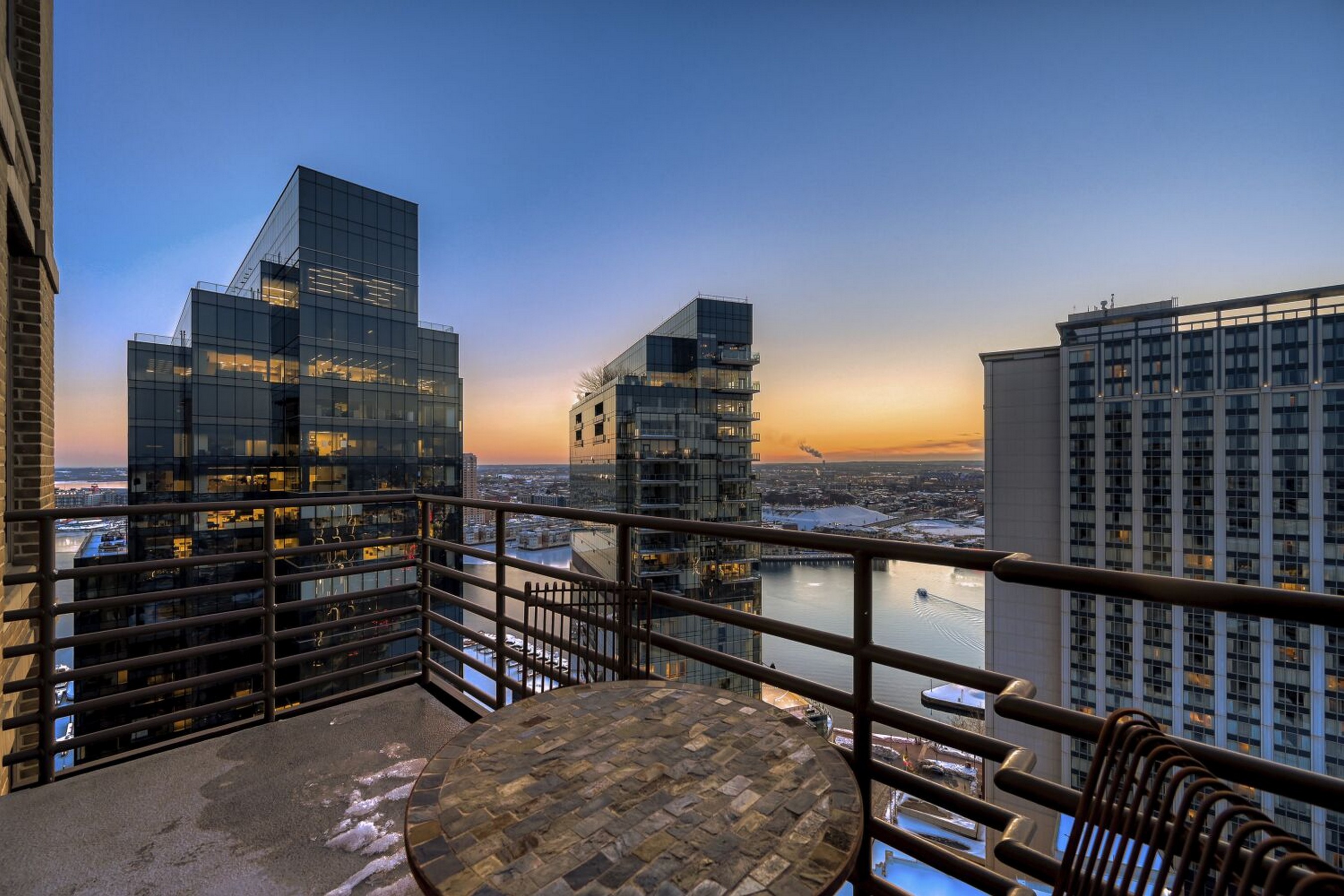  HARBOR EAST - 物件實景