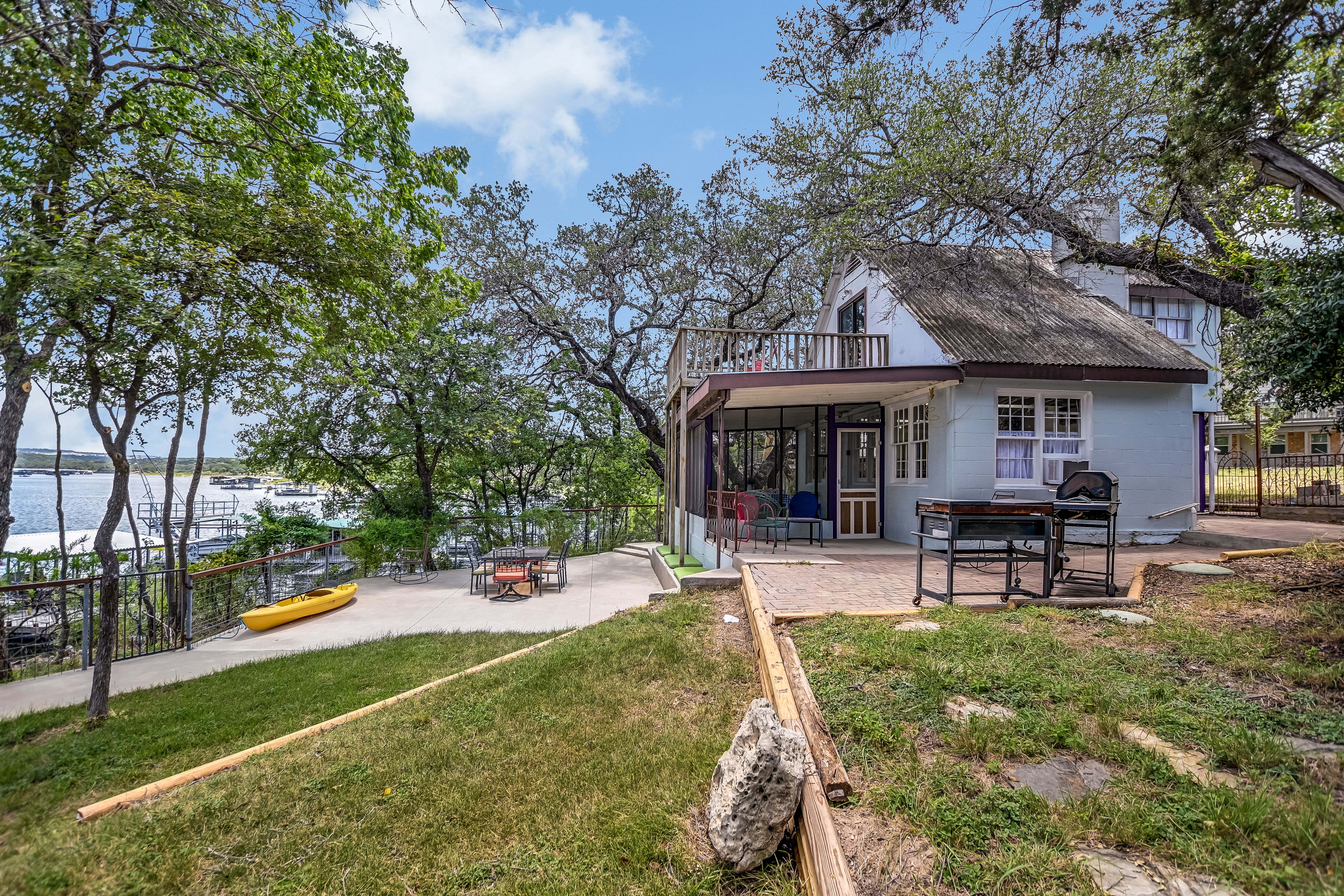  JUST LISTED - Charming lakefront retreat on Lake Travis - 物件實景