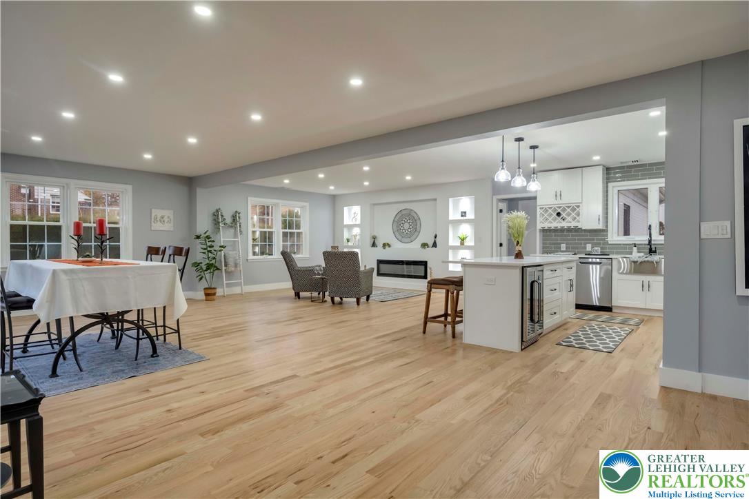 Allentown City, Pennsylvania, 18104, United States, 3 Bedrooms Bedrooms, ,3 BathroomsBathrooms,Residential,For Sale,1993140