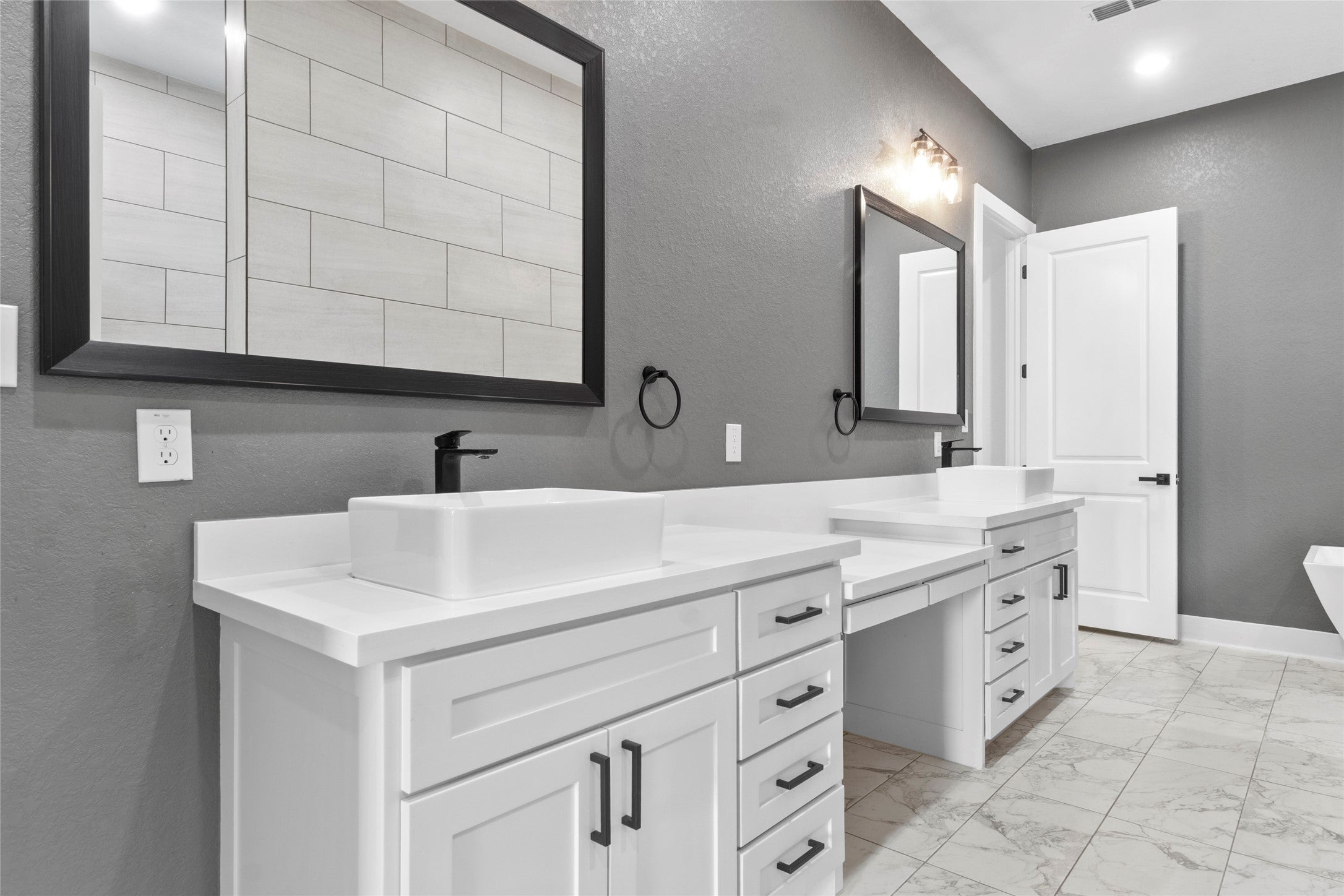 Angleton, Texas, 77515, United States, 4 Bedrooms Bedrooms, ,4 BathroomsBathrooms,Residential,For Sale,1992387