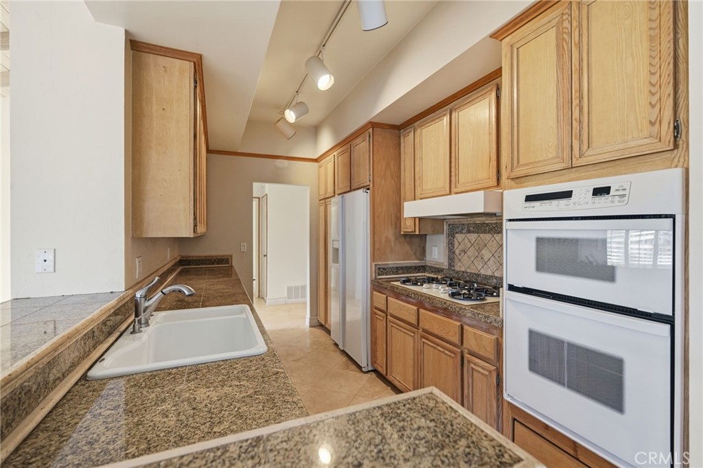 Newport Beach, California, 92660, United States, 2 Bedrooms Bedrooms, ,2 BathroomsBathrooms,Residential,For Sale,1988244