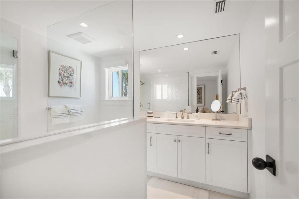 Largo, Florida, 33770, United States, 3 Bedrooms Bedrooms, ,4 BathroomsBathrooms,Residential,For Sale,1989168