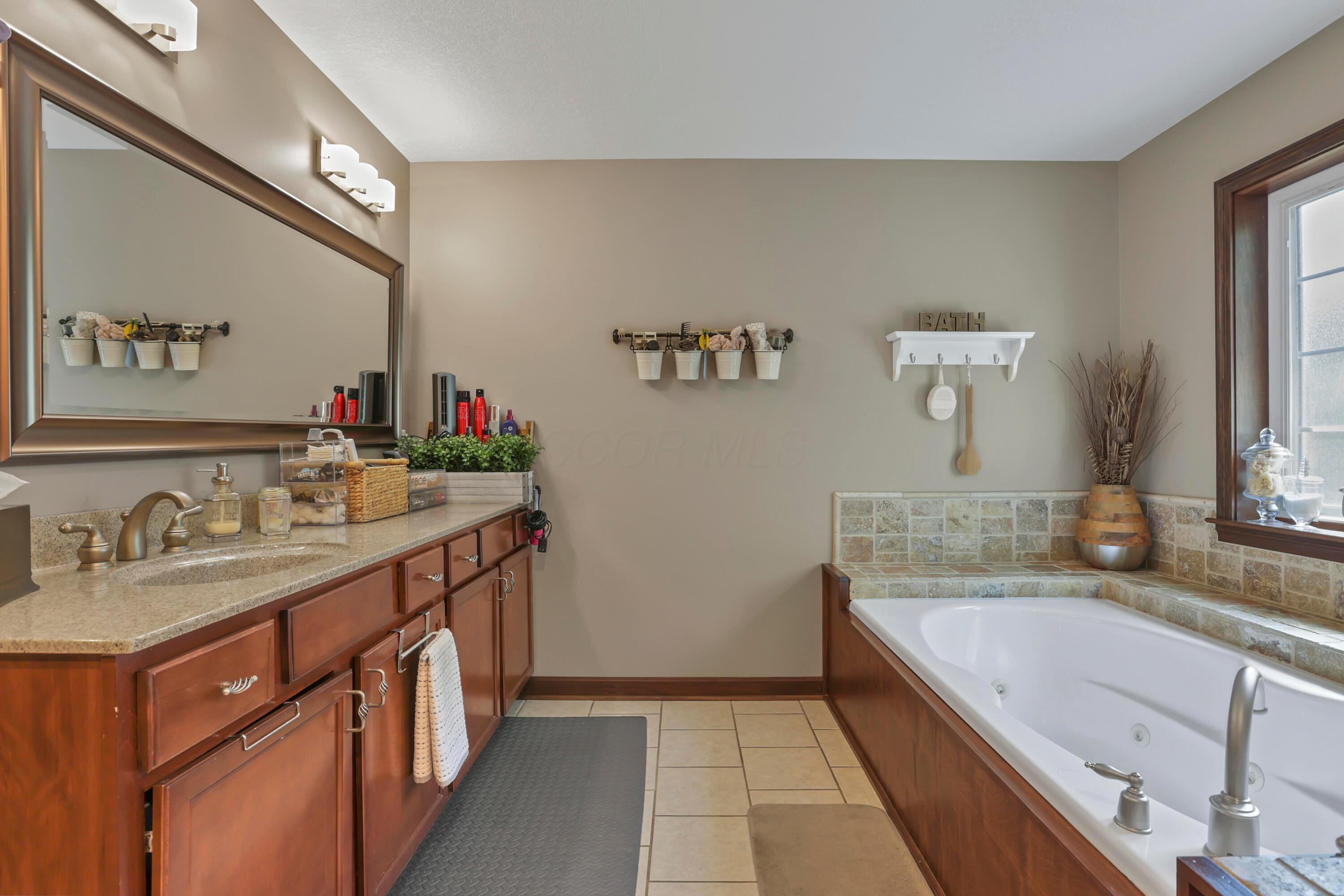 Newark, Ohio, 43055, United States, 4 Bedrooms Bedrooms, ,3 BathroomsBathrooms,Residential,For Sale,1928716