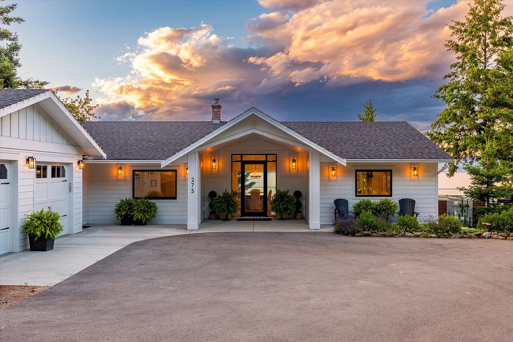  Stunning Home with Privacy - 物件實景