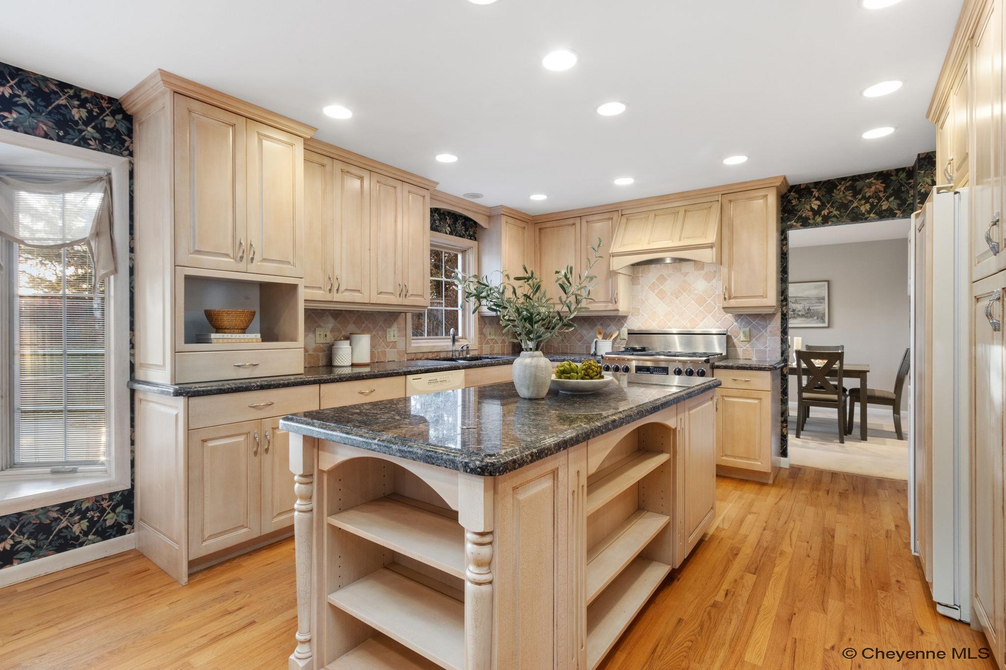 Cheyenne, Wyoming, 82001, United States, 5 Bedrooms Bedrooms, ,4 BathroomsBathrooms,Residential,For Sale,1992954