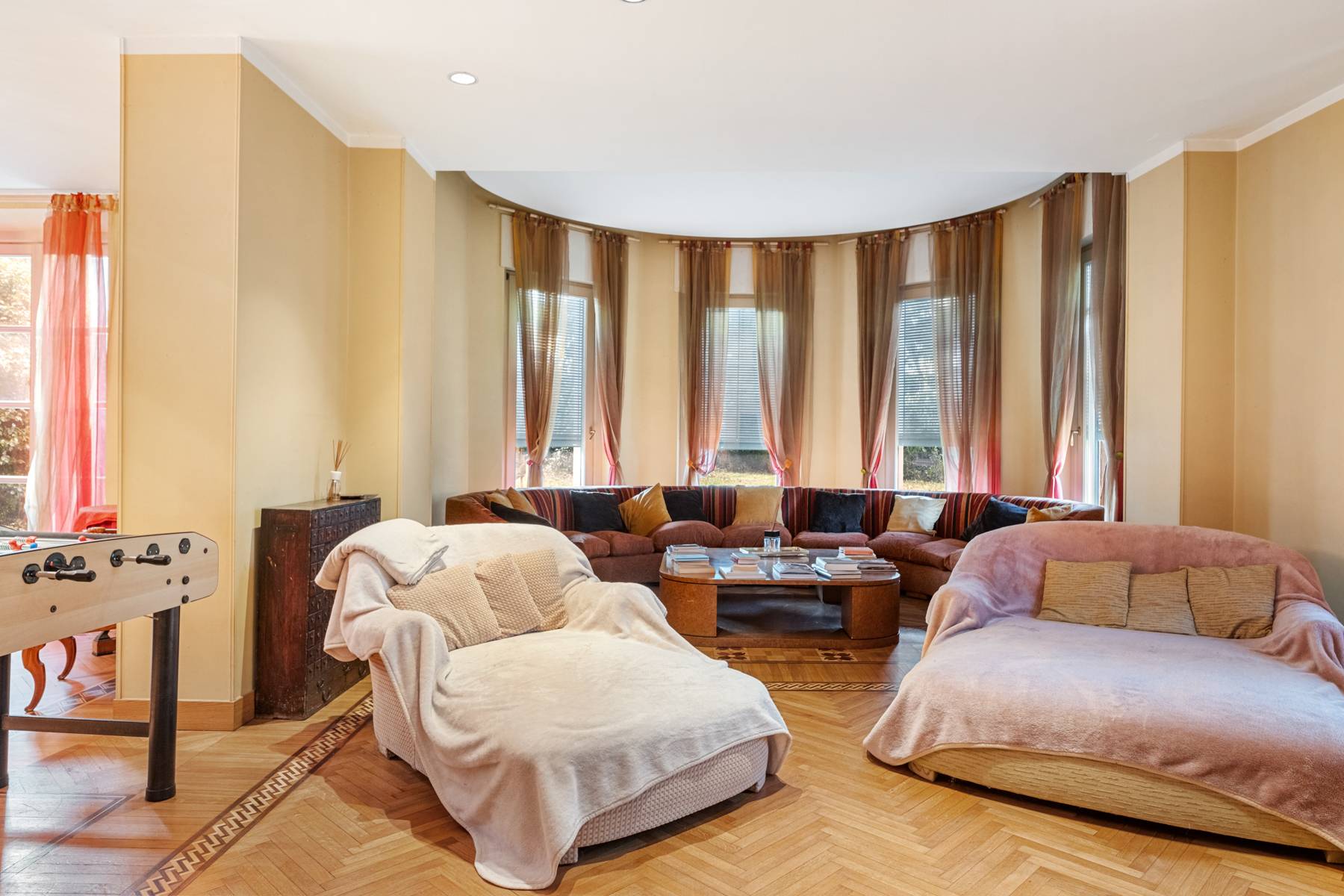 Varese, Varese, 21100, IT, 8 Bedrooms Bedrooms, ,8 BathroomsBathrooms,Residential,For Sale,1796784