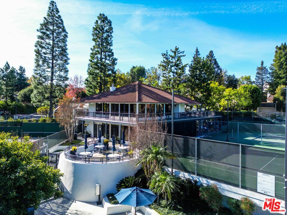 Los Angeles, California, 90077, United States, 5 Bedrooms Bedrooms, ,1 BathroomBathrooms,Residential,For Sale,1987970