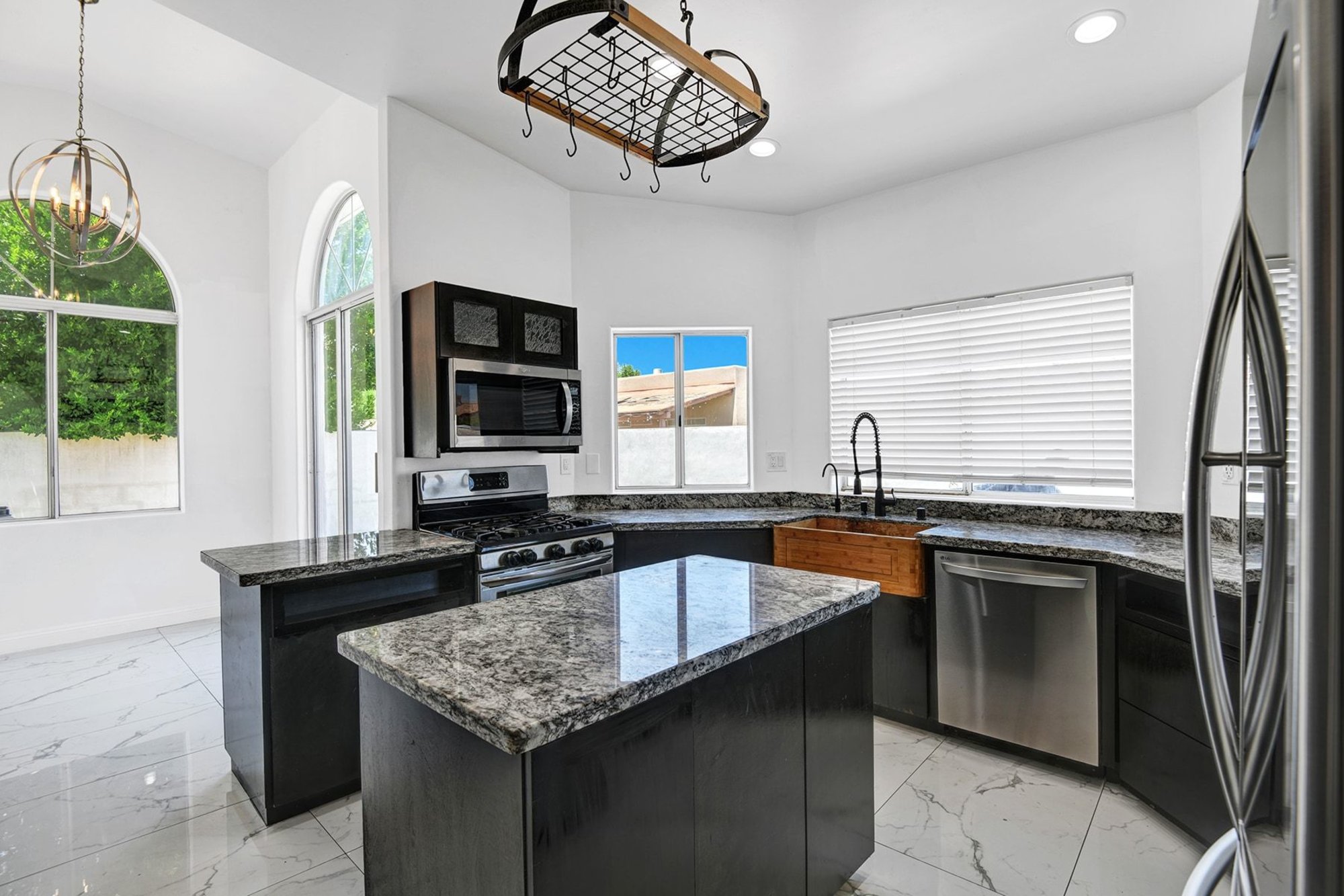  Custom Home with Owned Solar in Bermuda Dunes CC - 物件實景