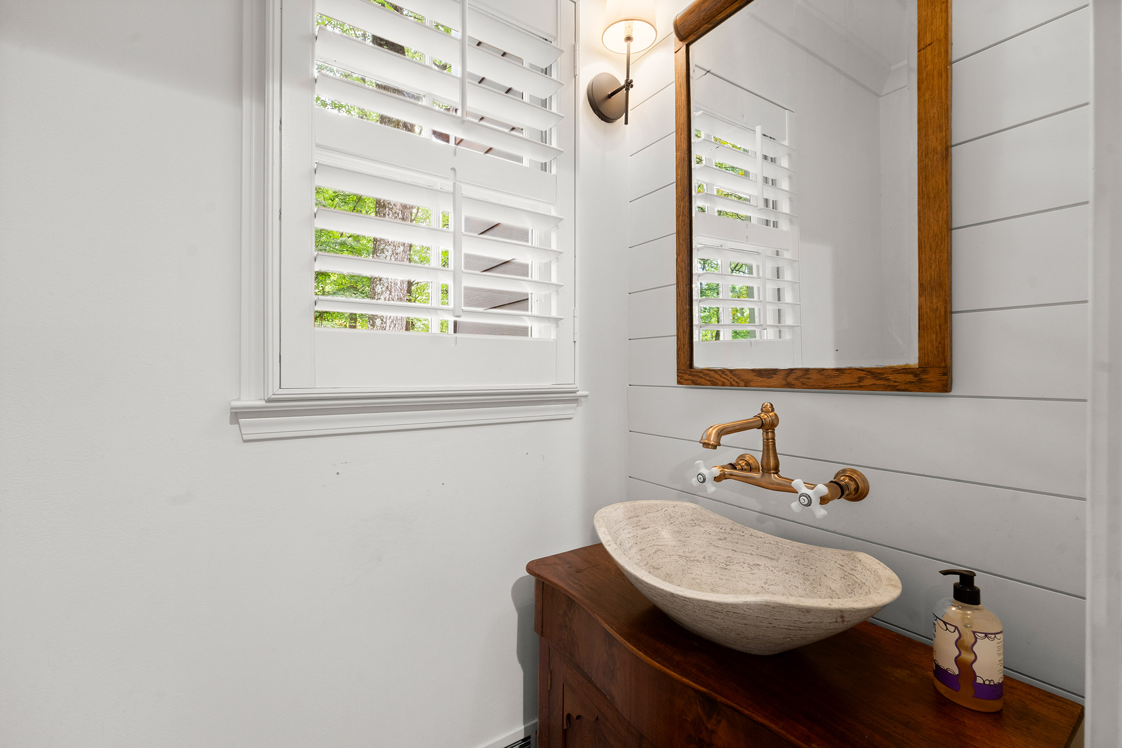  Beautifully Transformed Home in Lassiter School District - 物件實景