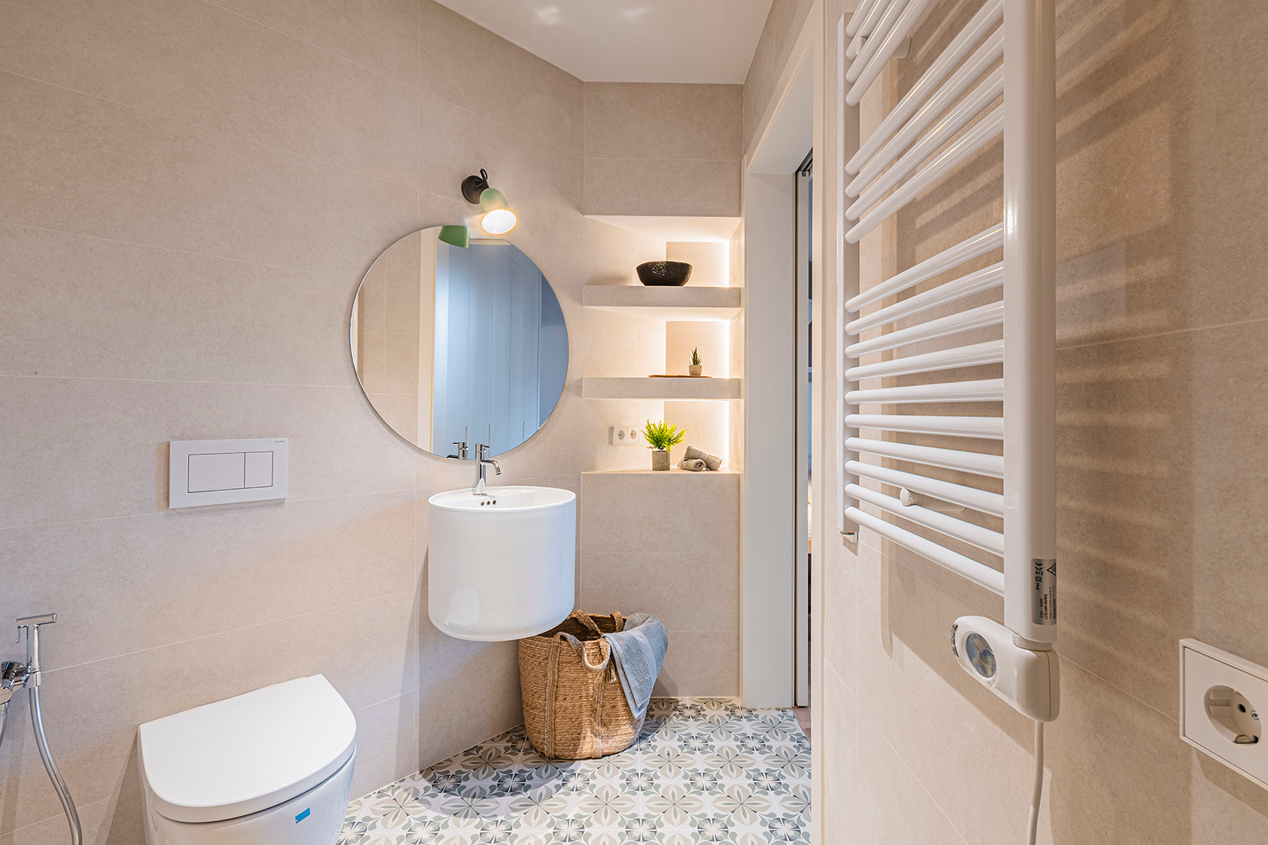  Renovated corner apartment with lots of natural light - 物件實景