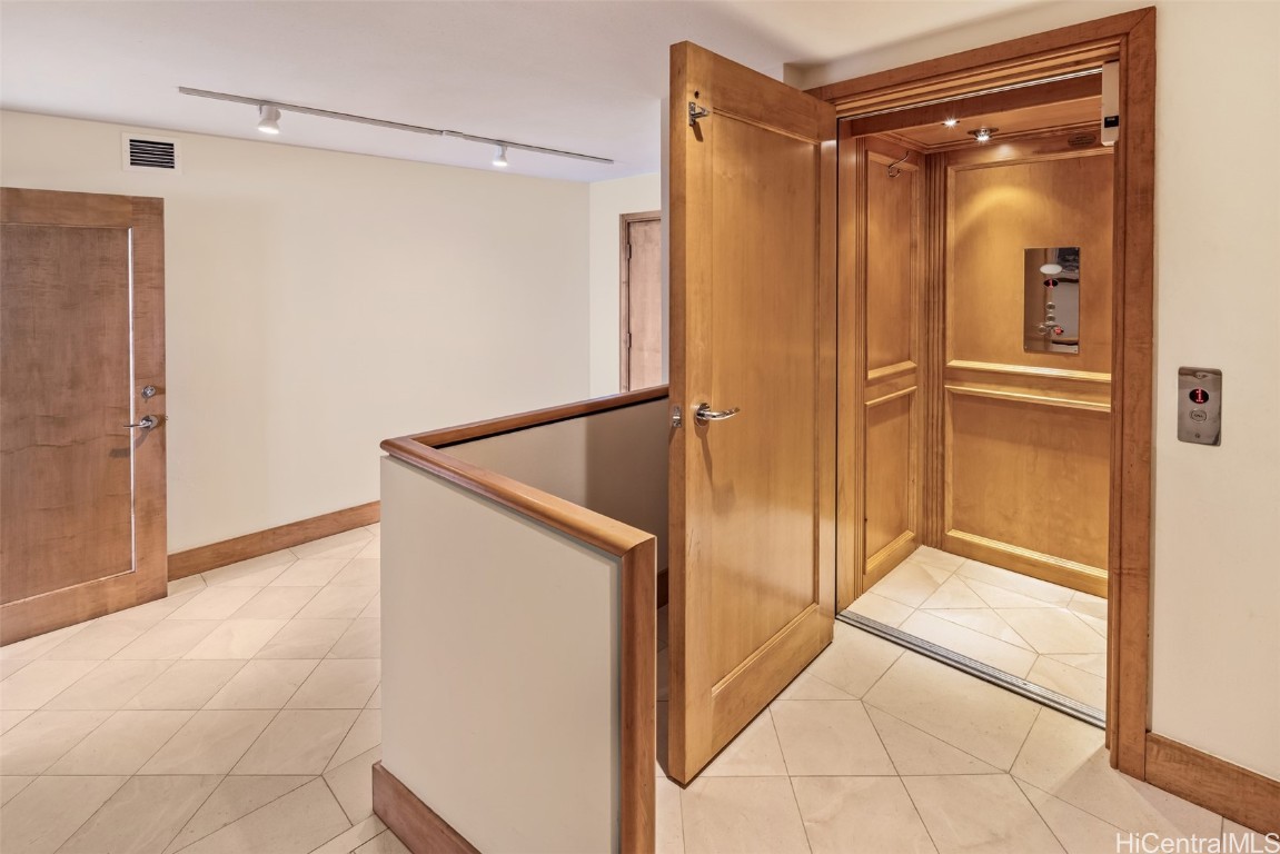 Honolulu, Hawaii, 96815, United States, 2 Bedrooms Bedrooms, ,4 BathroomsBathrooms,Residential,For Sale,1713125