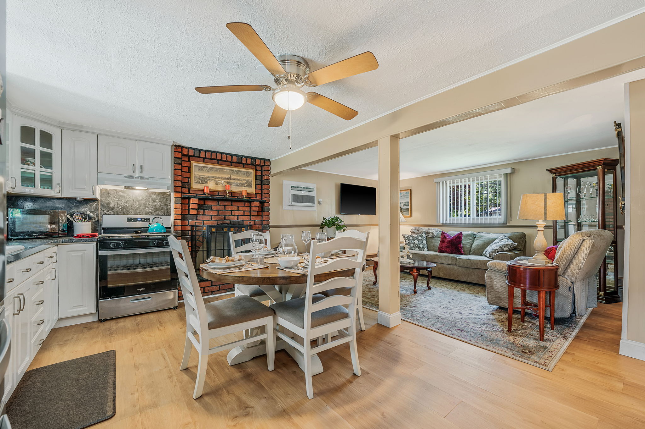 Holbrook, New York, 11741, United States, 4 Bedrooms Bedrooms, ,2 BathroomsBathrooms,Residential,For Sale,1921104