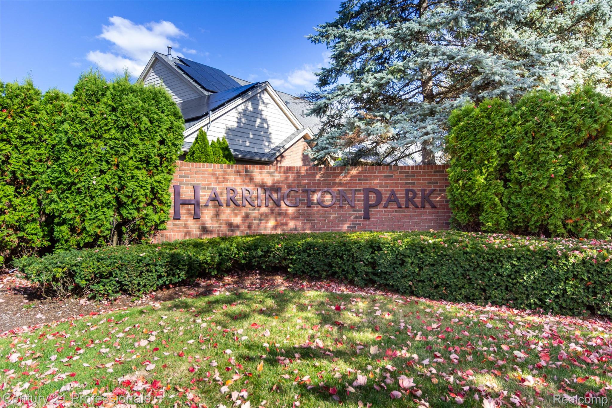 Troy, Michigan, 48098, United States, 2 Bedrooms Bedrooms, ,3 BathroomsBathrooms,Residential,For Sale,1979422