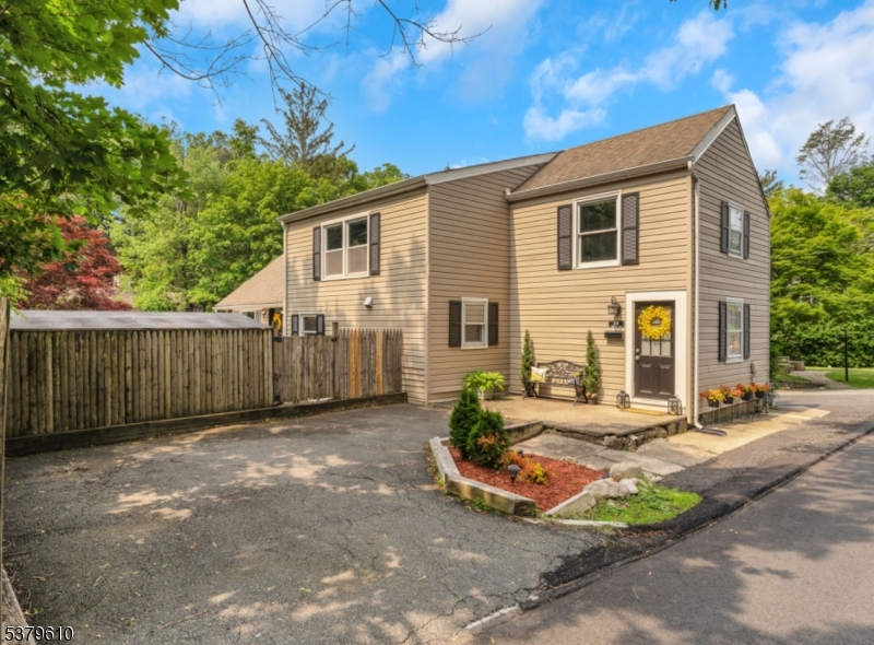 Sparta Twp., New Jersey, 07871, United States, 3 Bedrooms Bedrooms, ,2 BathroomsBathrooms,Residential,For Sale,1925567