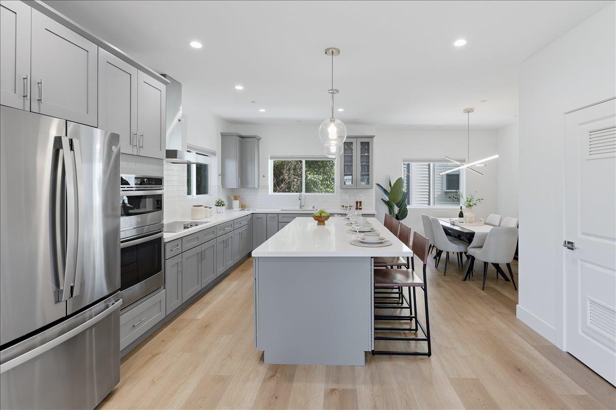 Mountain View, California, 94043, United States, 4 Bedrooms Bedrooms, ,4 BathroomsBathrooms,Residential,For Sale,1989678