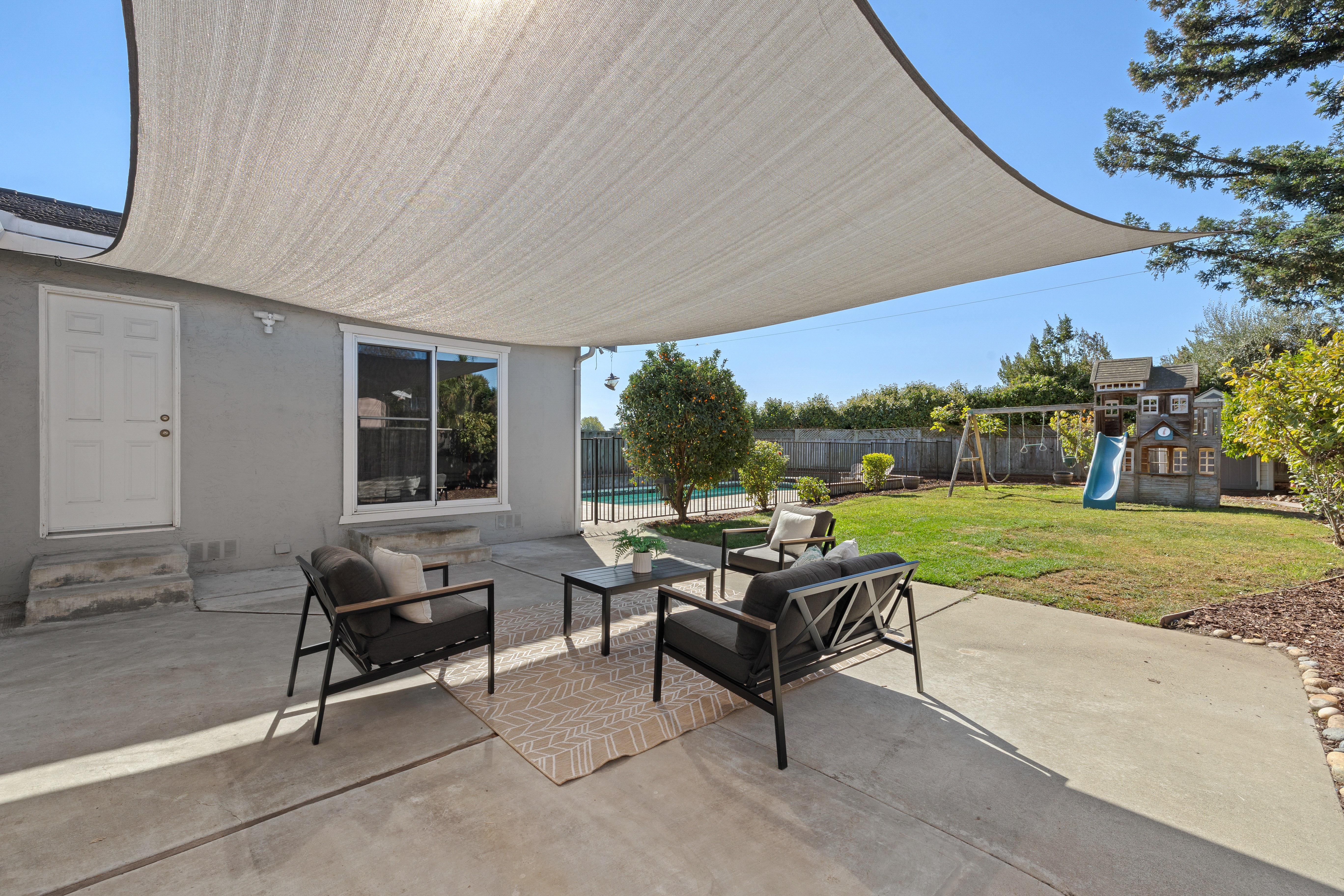  Move-In Ready Brookvale Gem on Premium Lot with Pool - 物件實景