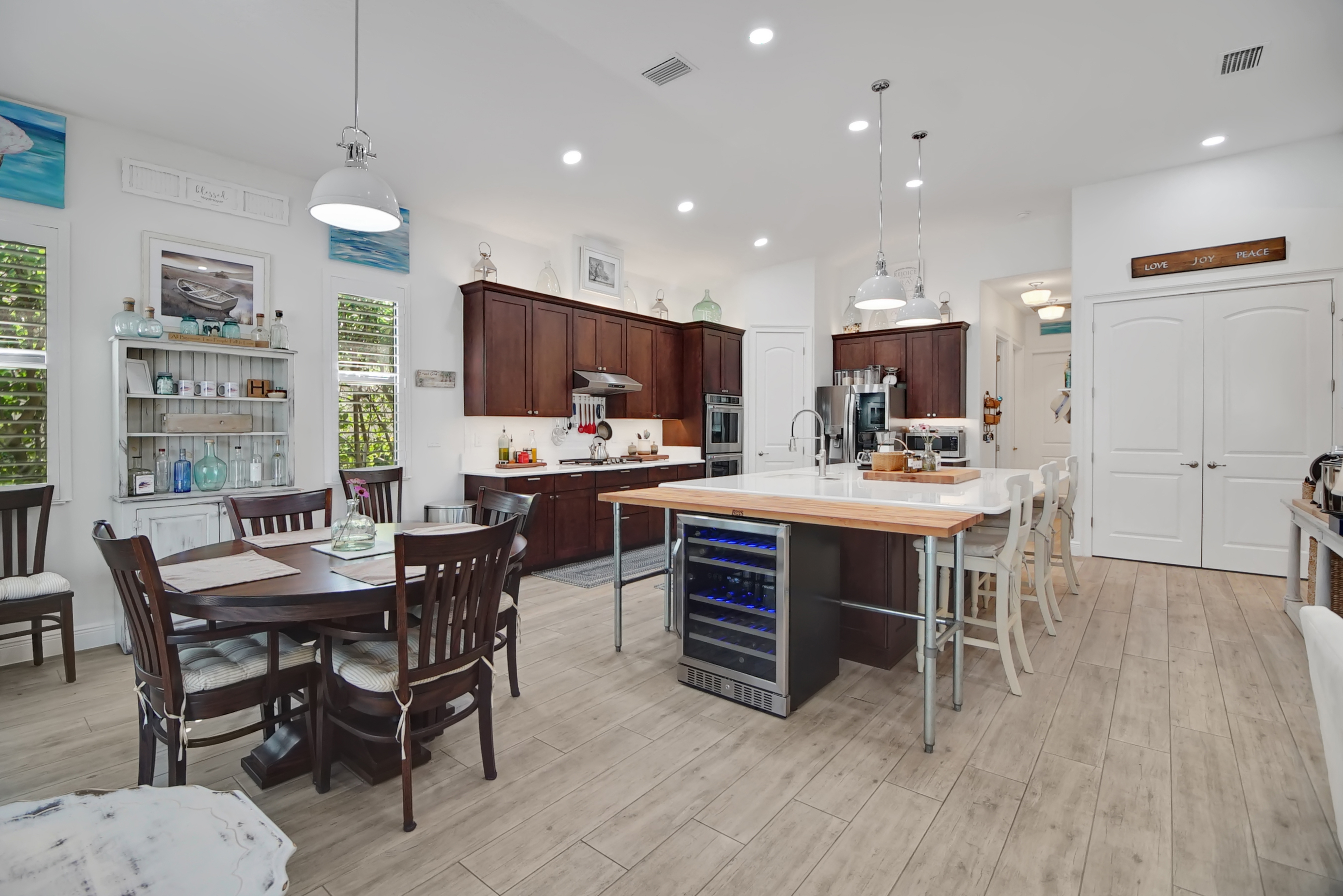 Lady Lake, Florida, 32159, United States, 4 Bedrooms Bedrooms, ,3 BathroomsBathrooms,Residential,For Sale,1922076