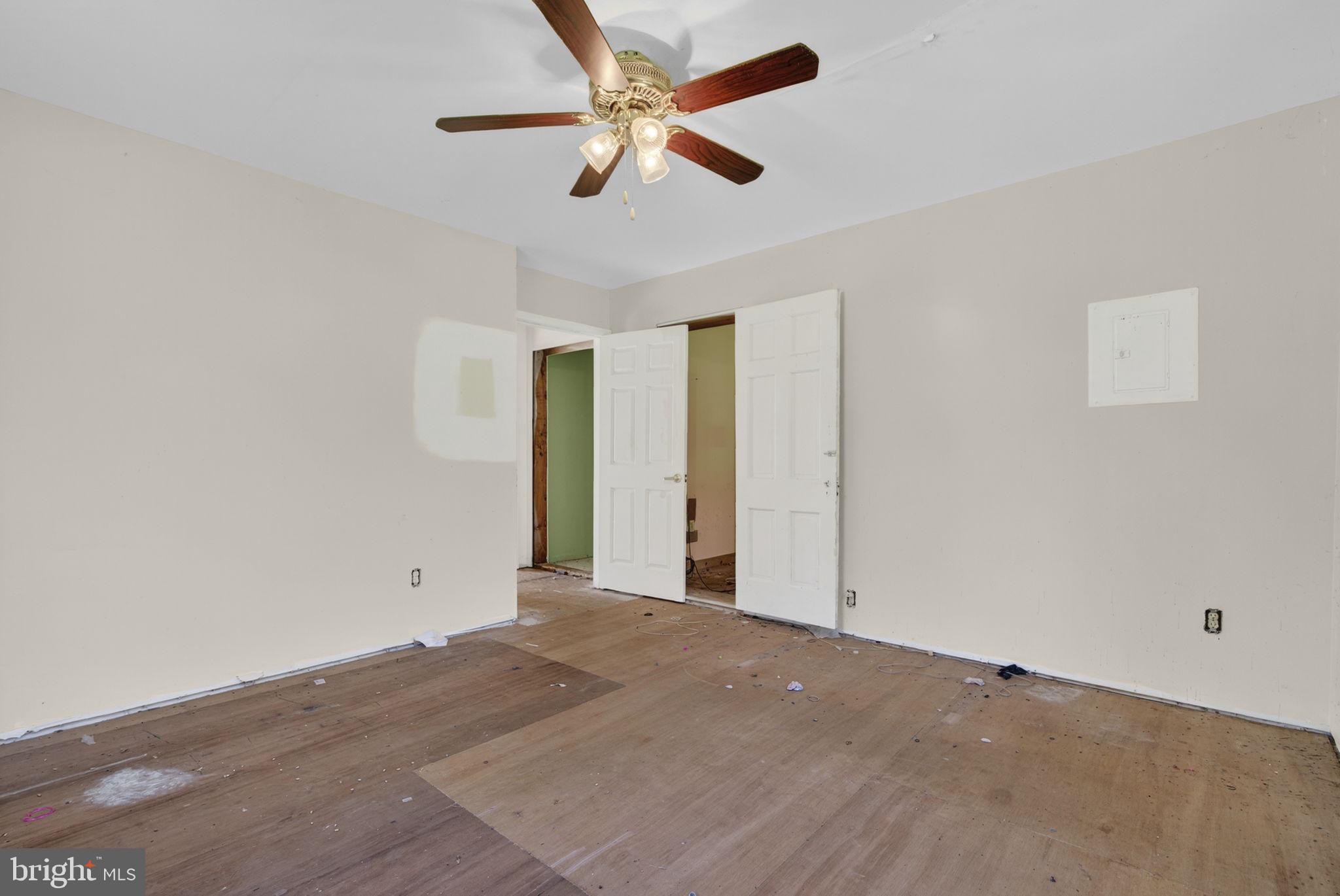 Hume, Virginia, 22639, United States, 7 Bedrooms Bedrooms, ,3 BathroomsBathrooms,Residential,For Sale,1943038