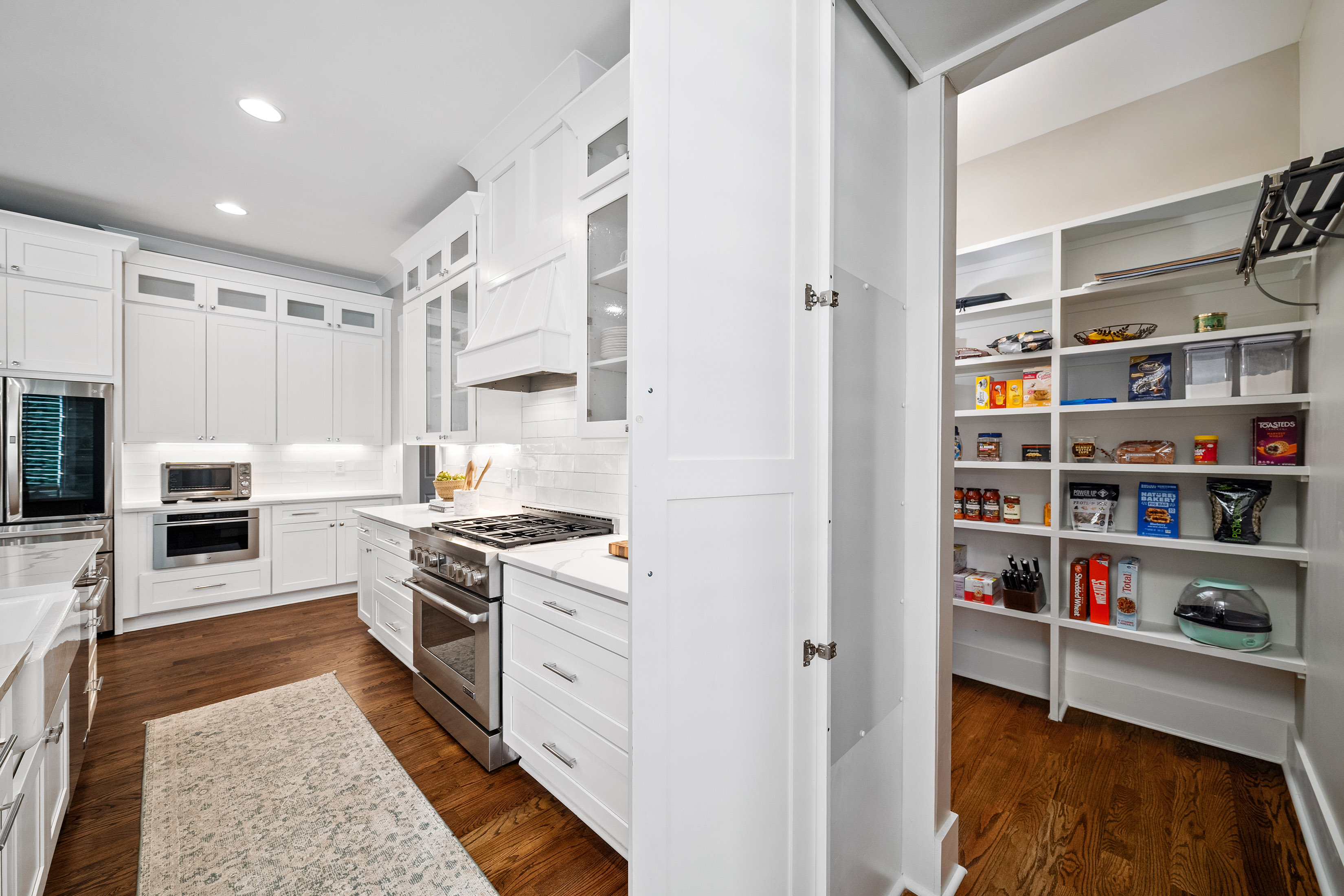  Stunning Modern Farmhouse with Luxury Finishes, Unbeatable Location, and No HOA - 物件實景