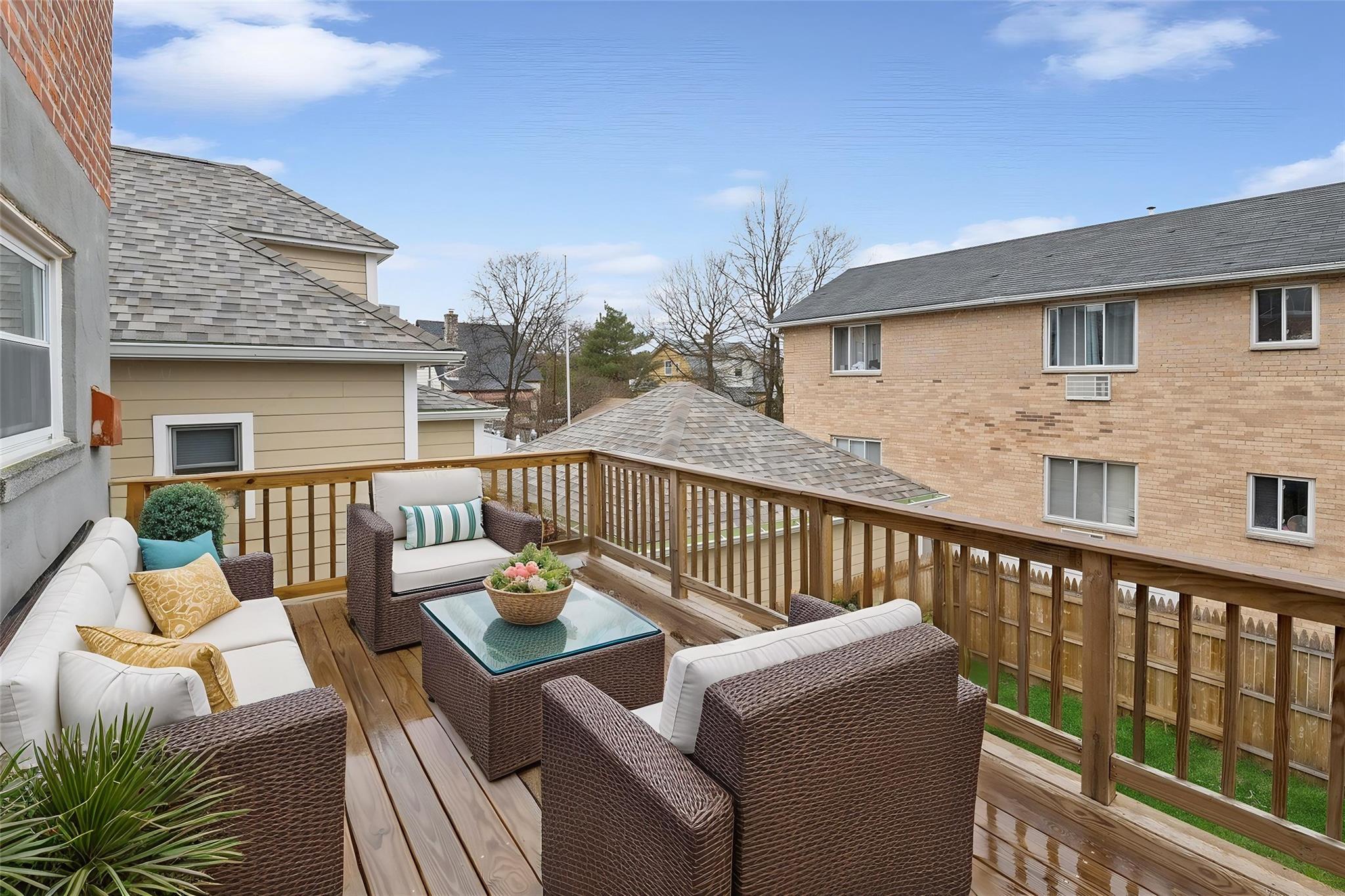 Bronx, New York, 10465, United States, 3 Bedrooms Bedrooms, ,2 BathroomsBathrooms,Residential,For Sale,1794216