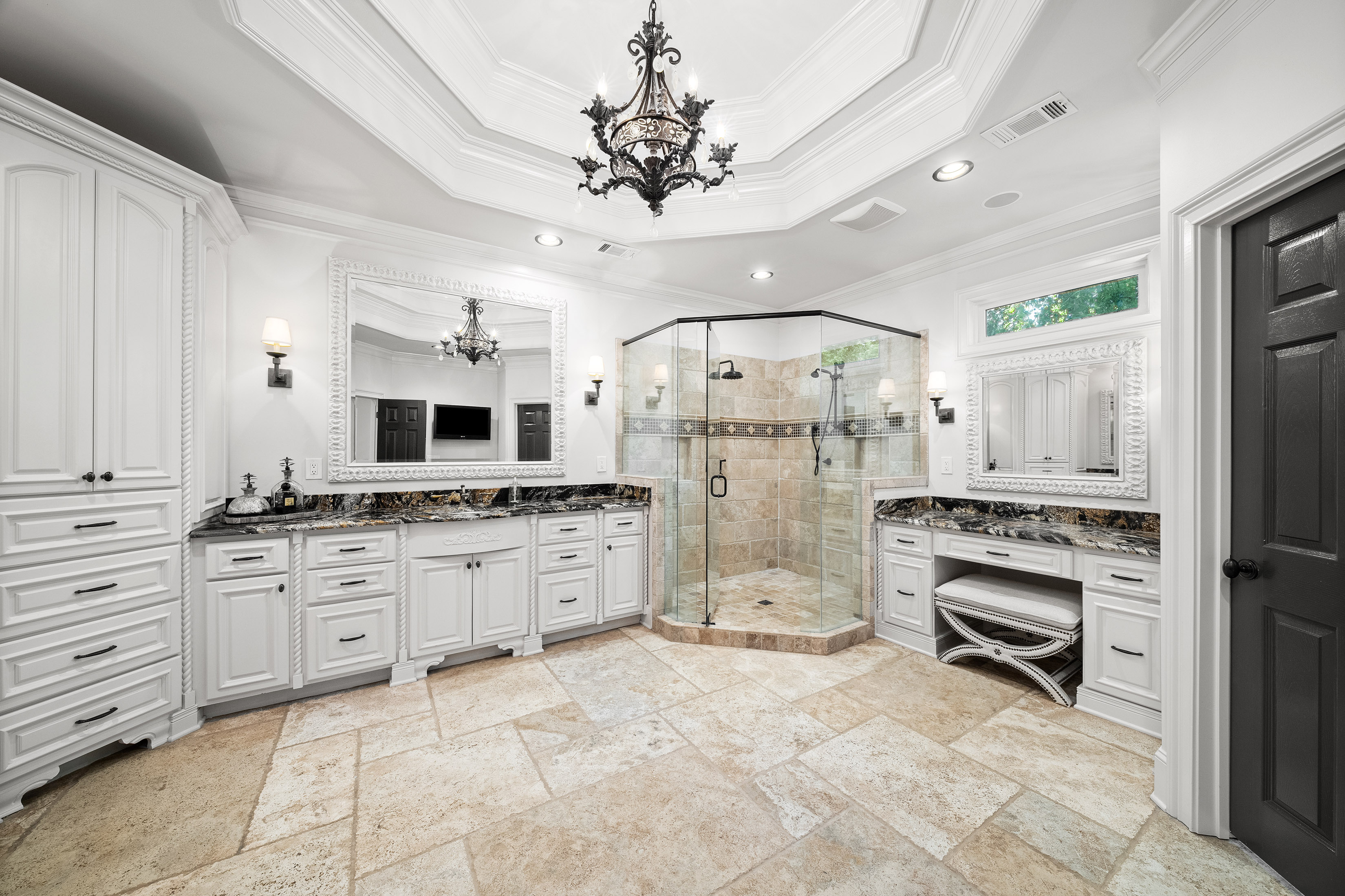  Luxury, Warmth, and Timeless Beauty in the Heart of Chartwell - 物件實景