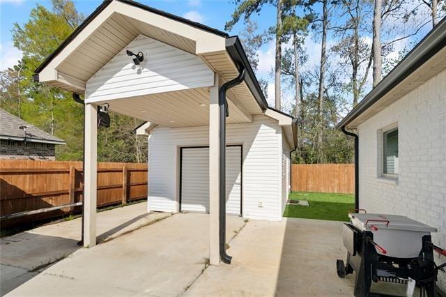 Madisonville, Louisiana, 70447, United States, 5 Bedrooms Bedrooms, ,3 BathroomsBathrooms,Residential,For Sale,1998528