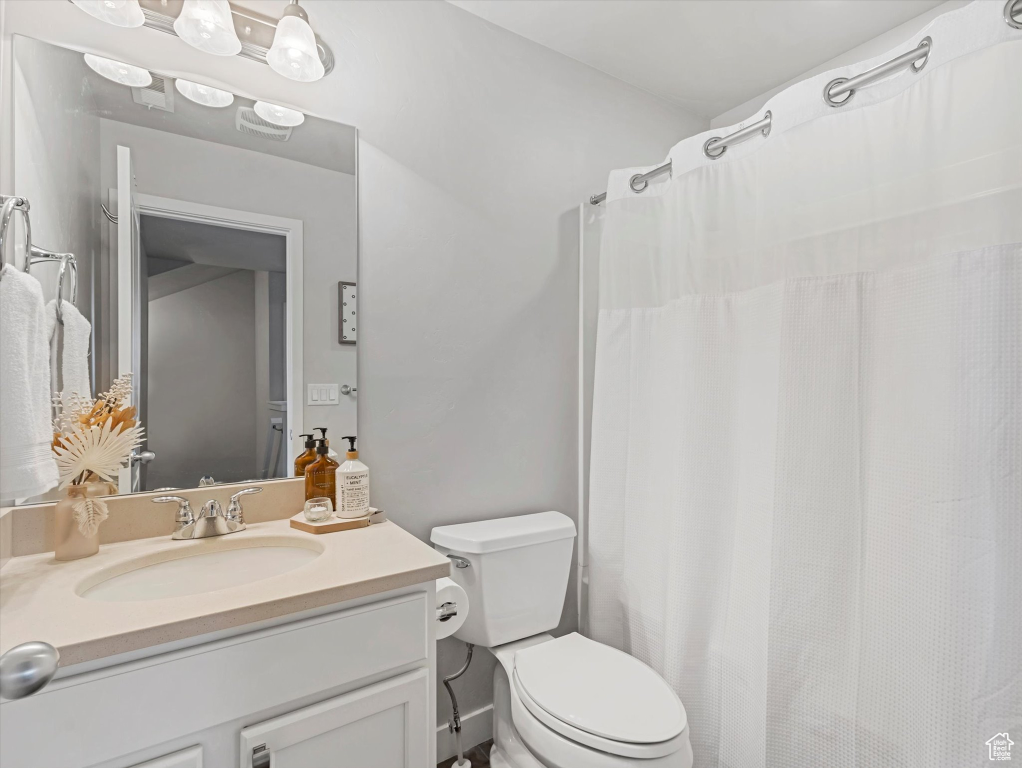 West Jordan, Utah, 84081, United States, 3 Bedrooms Bedrooms, ,3 BathroomsBathrooms,Residential,For Sale,1875821