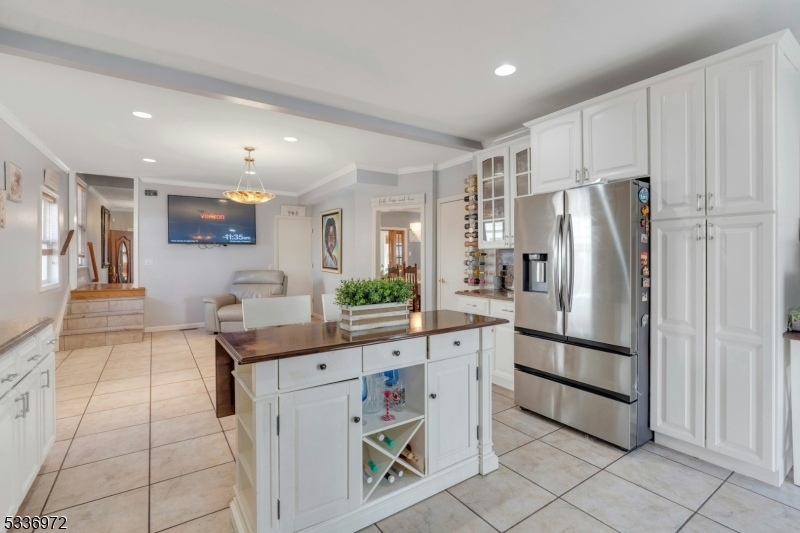 West Orange Twp., New Jersey, 07052, United States, 6 Bedrooms Bedrooms, ,4 BathroomsBathrooms,Residential,For Sale,1934575