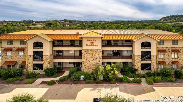 Kerrville, Texas, 78028, United States, 3 Bedrooms Bedrooms, ,5 BathroomsBathrooms,Residential,For Sale,2002540