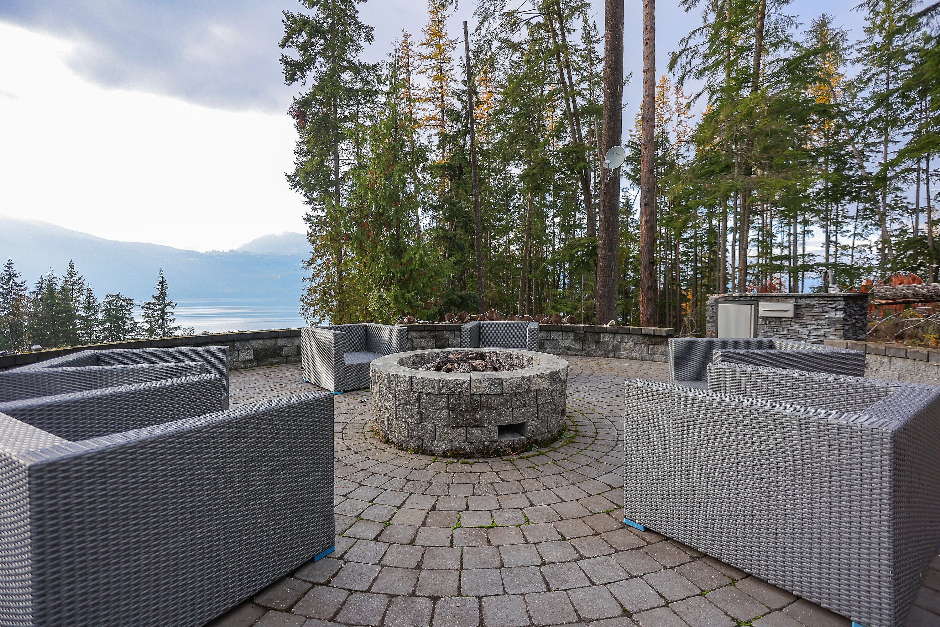  Nakusp Waterfront Estate - 物件實景