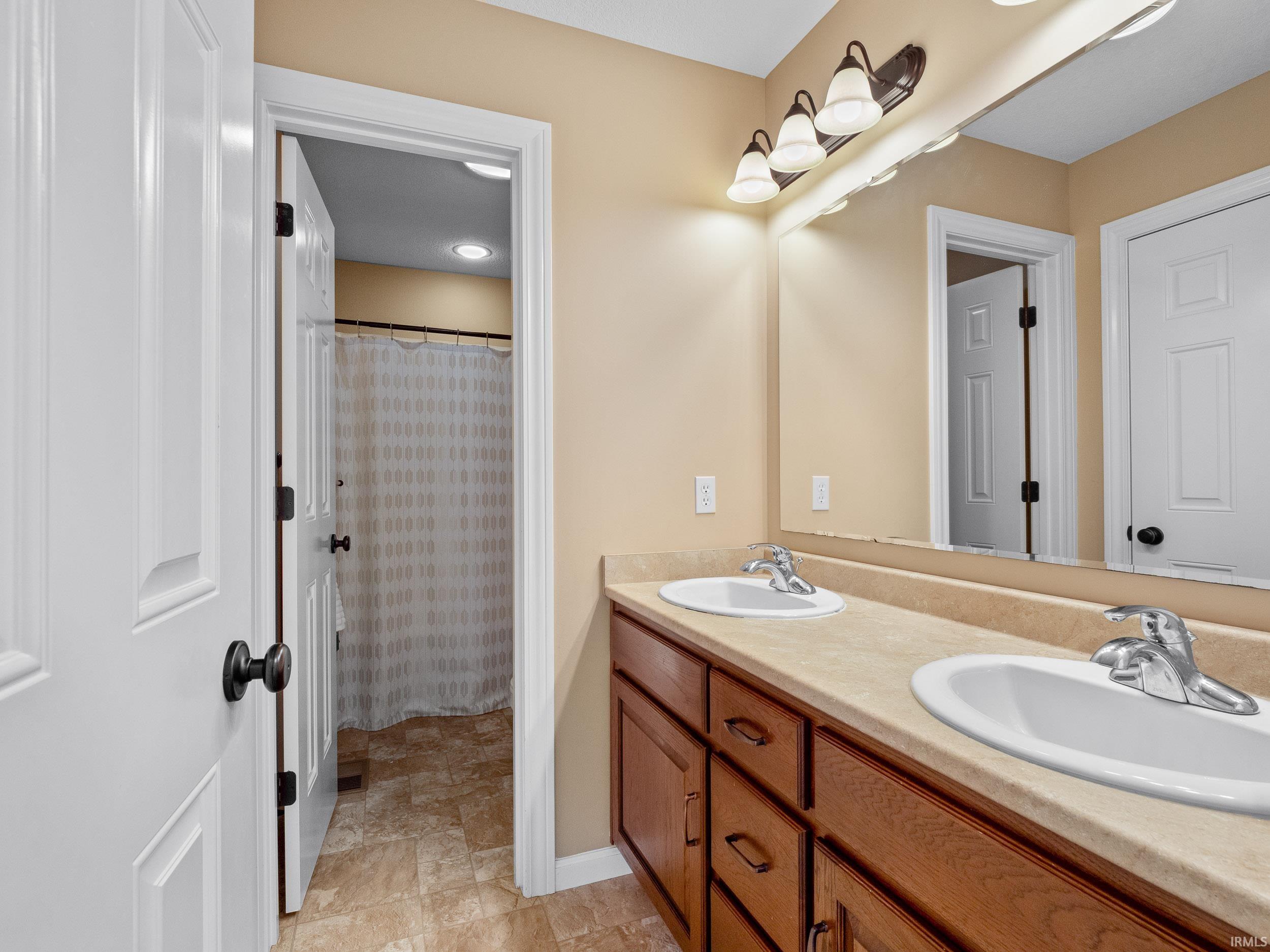 Huntertown, Indiana, 46748, United States, 5 Bedrooms Bedrooms, ,5 BathroomsBathrooms,Residential,For Sale,1982642